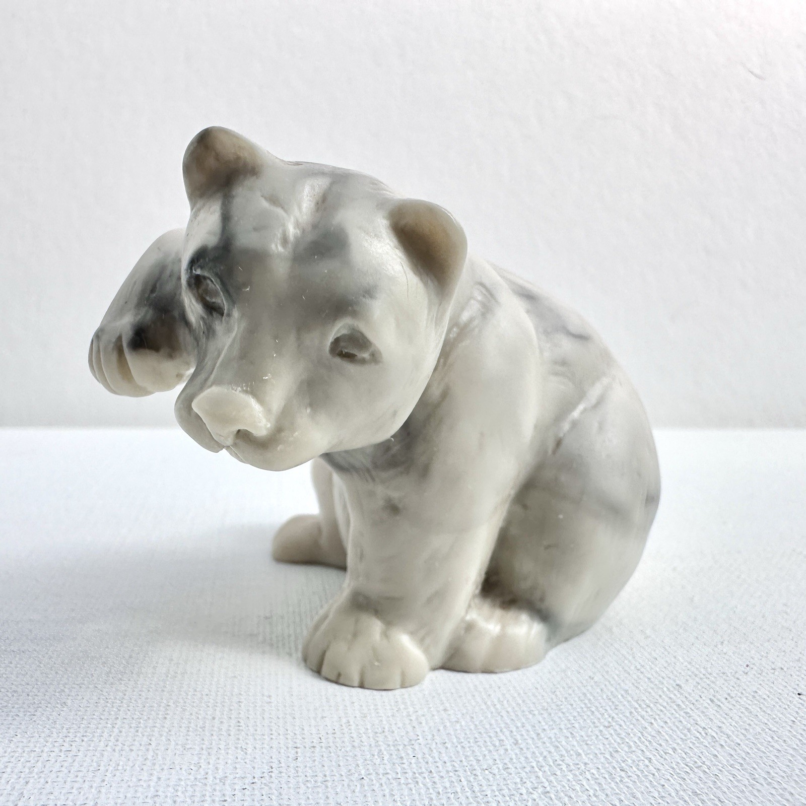Faux Marble Resin Polar Bear, Off-White/ Gray Carved Marbled Stone Look EUC