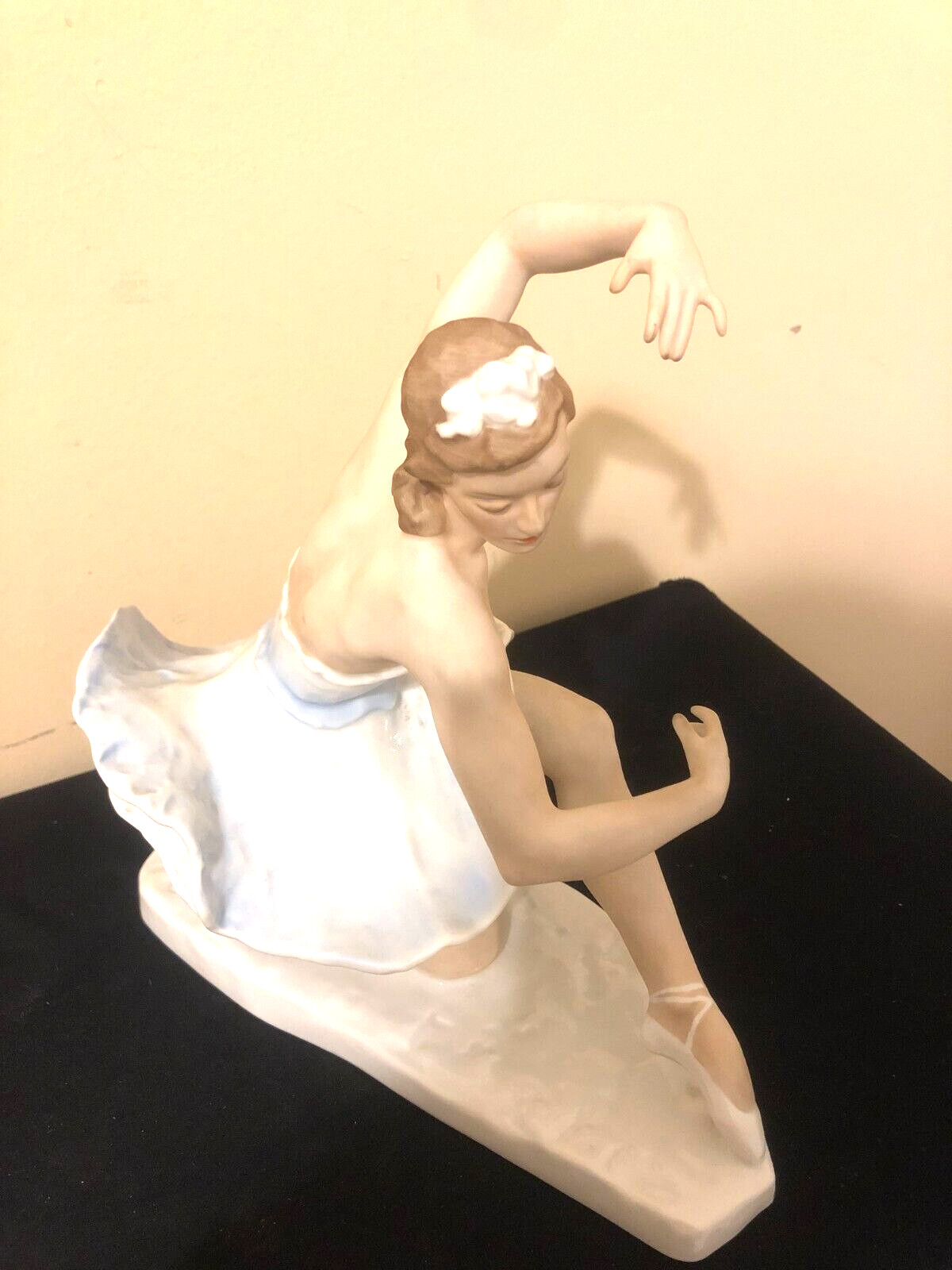 ROSENTHAL BALLERINA FIGURINE OF DAISY SPIES DESIGNED BY LORE GRONAU