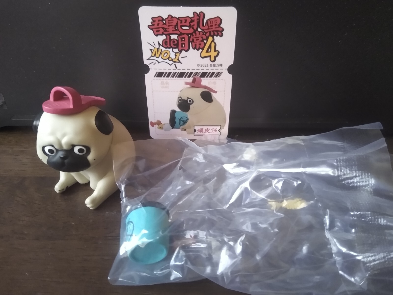 52Toys Wuhuang Wanshui Daily Life Series 4 Mini Figure Pug With Trash