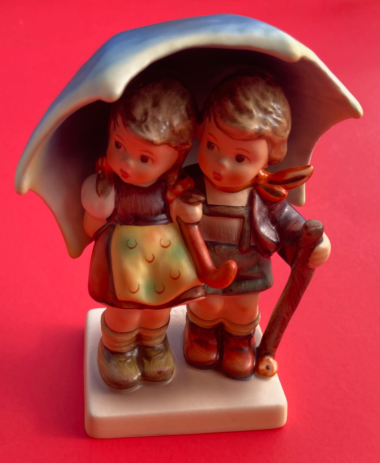 Vintage Goebel Hummel figurine # 71 STORMY WEATHER 1984 4.50″