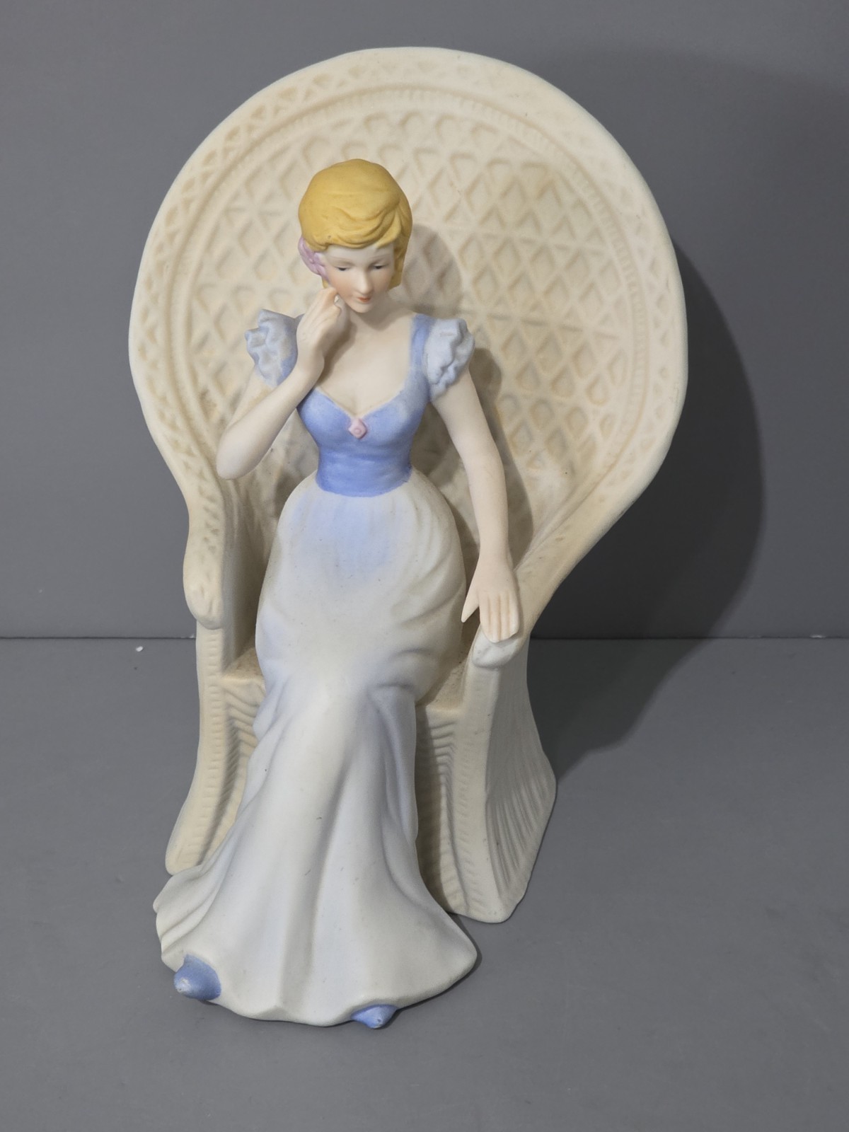 VTG Ceramic Porcelain Woman Figurine Sitting w/ Hat Lady Statue ELEGANT