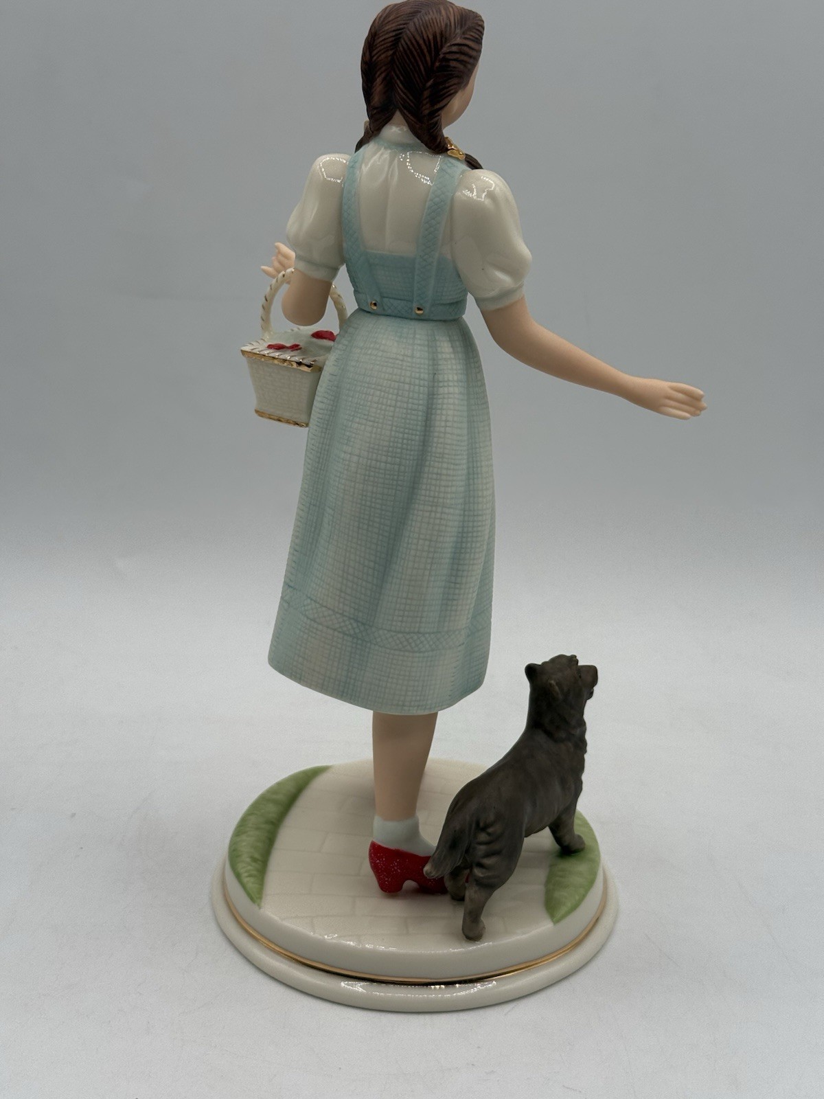 Lenox Dorothy & Toto #6131023 Figurine Wizard of Oz Approximately 8X4” Retired