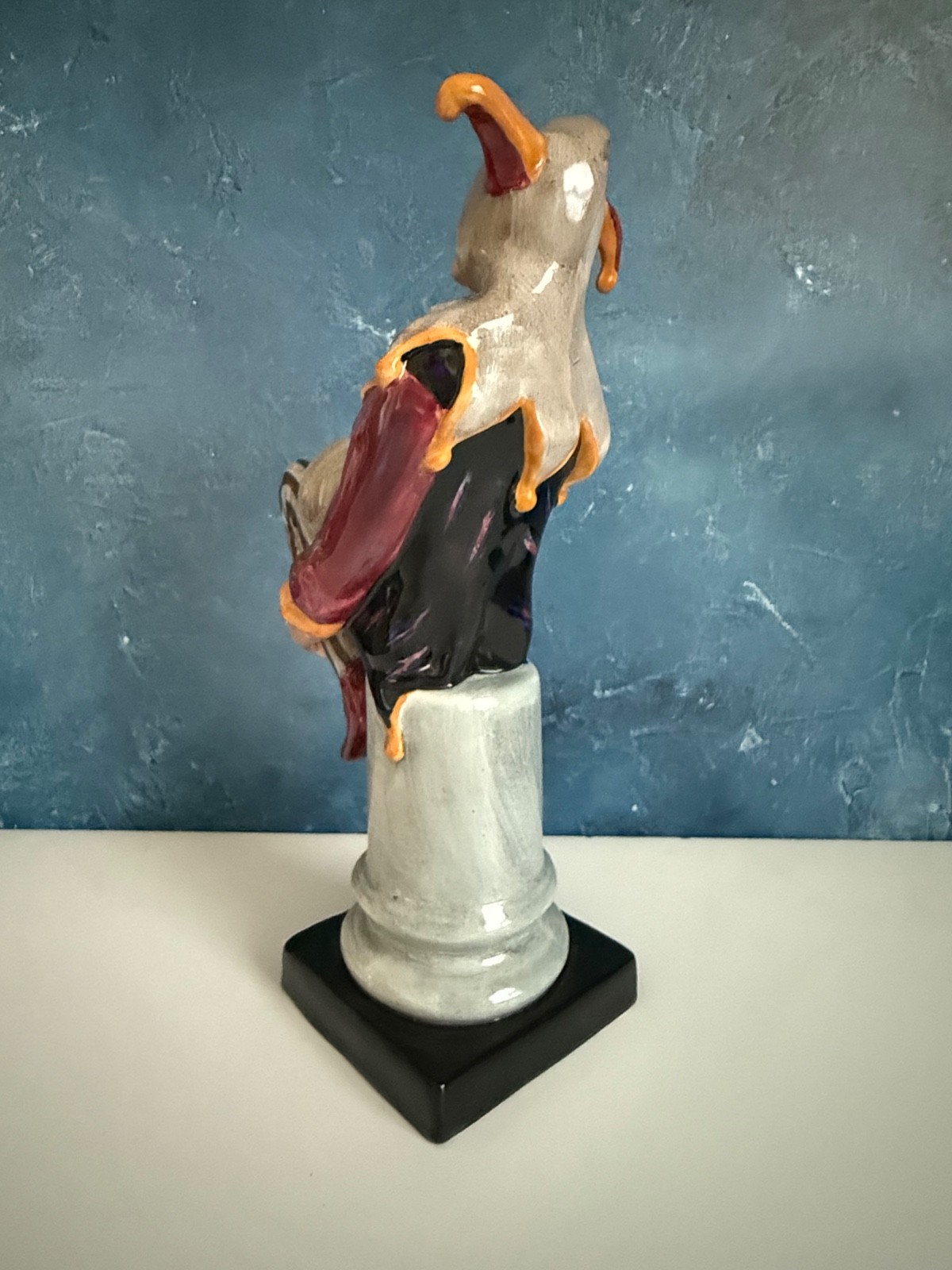 ROYAL DOULTON FIGURINE “THE JESTER” HN2016 9.5”