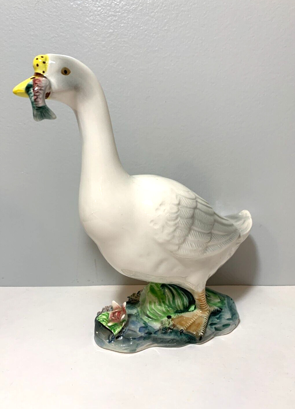 Vintage Ucagco Ceramics Bird Figurine White Water Fowl with Fish 7.5″ — *FLAW*