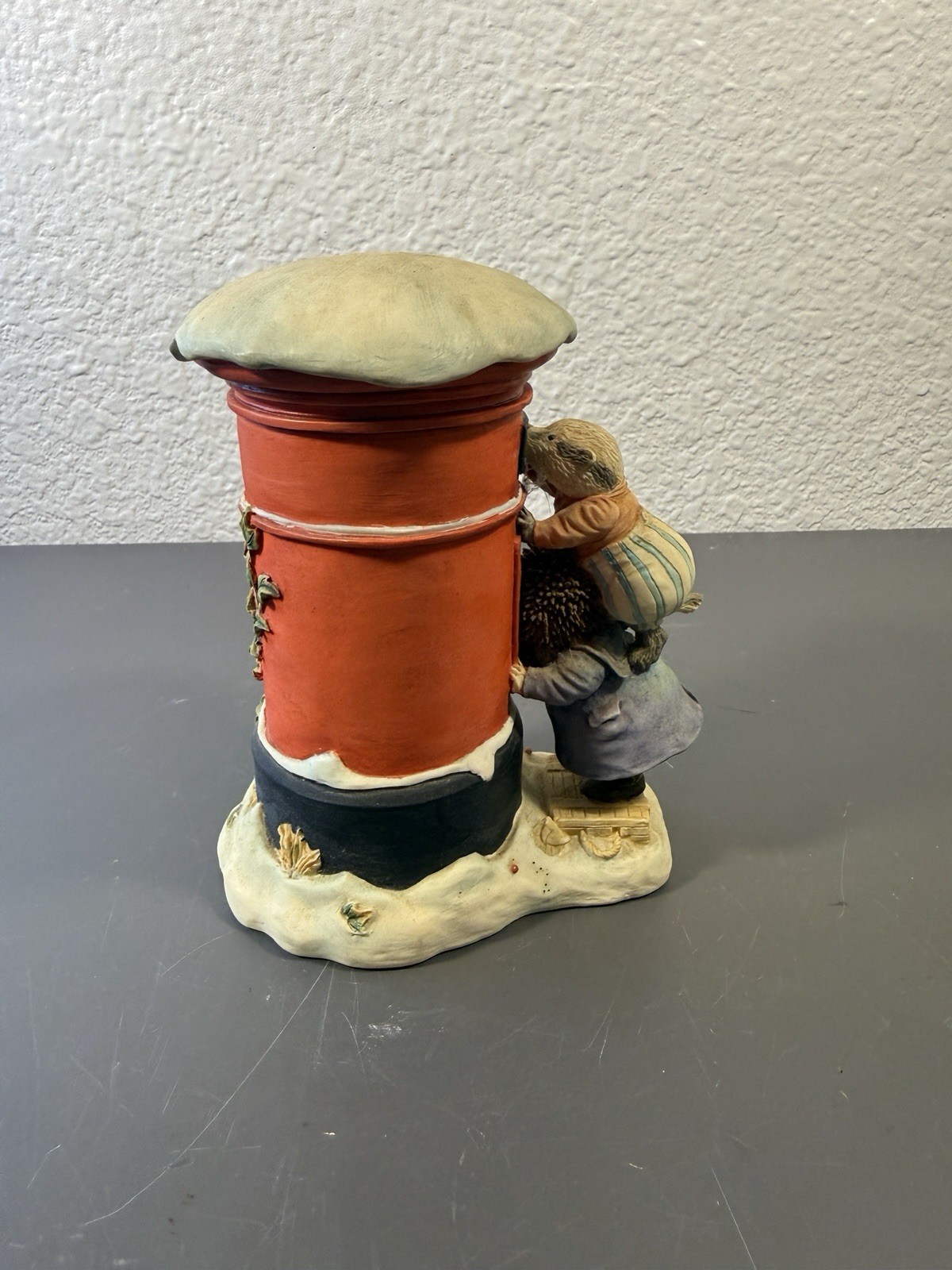 Villeroy Boch Foxwood Tales Letter To Santa Mailbox Figurine Hedgehog