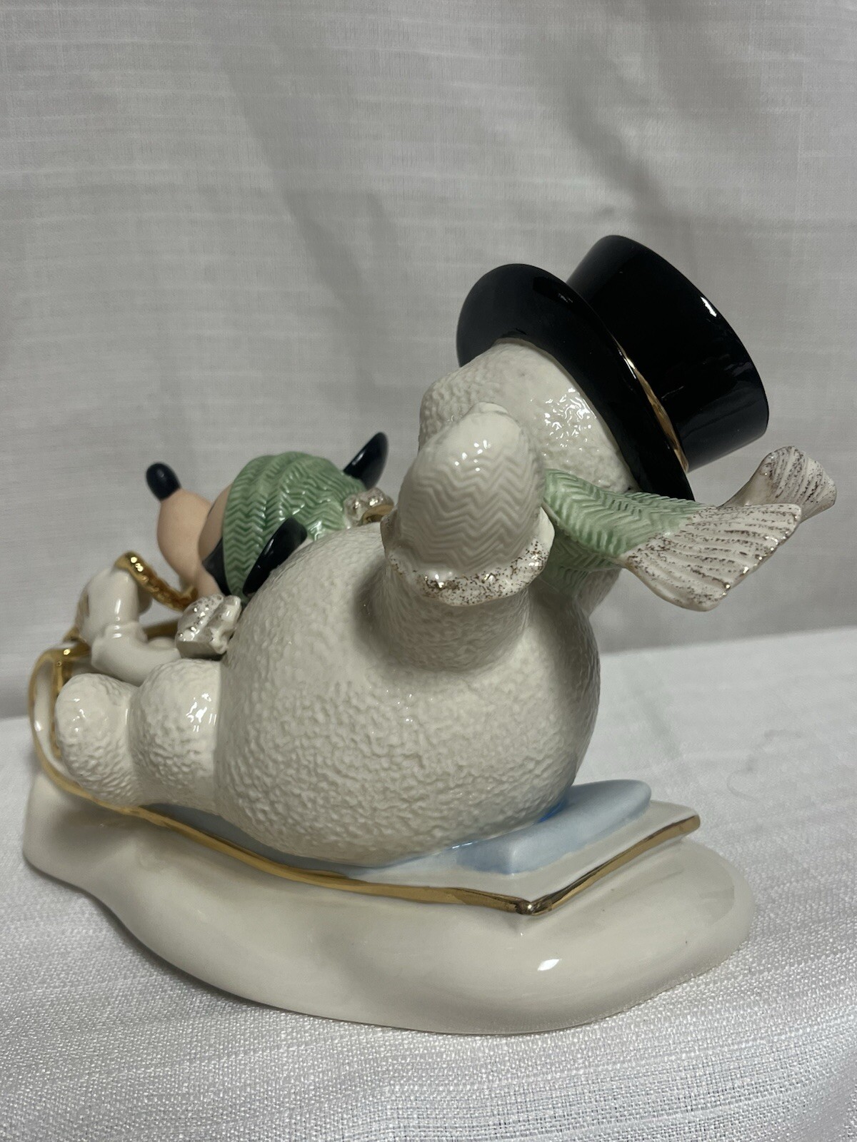 Lenox Disney Showcase Collection ” A Snowy Day With Mickey” Figurine COA NIB