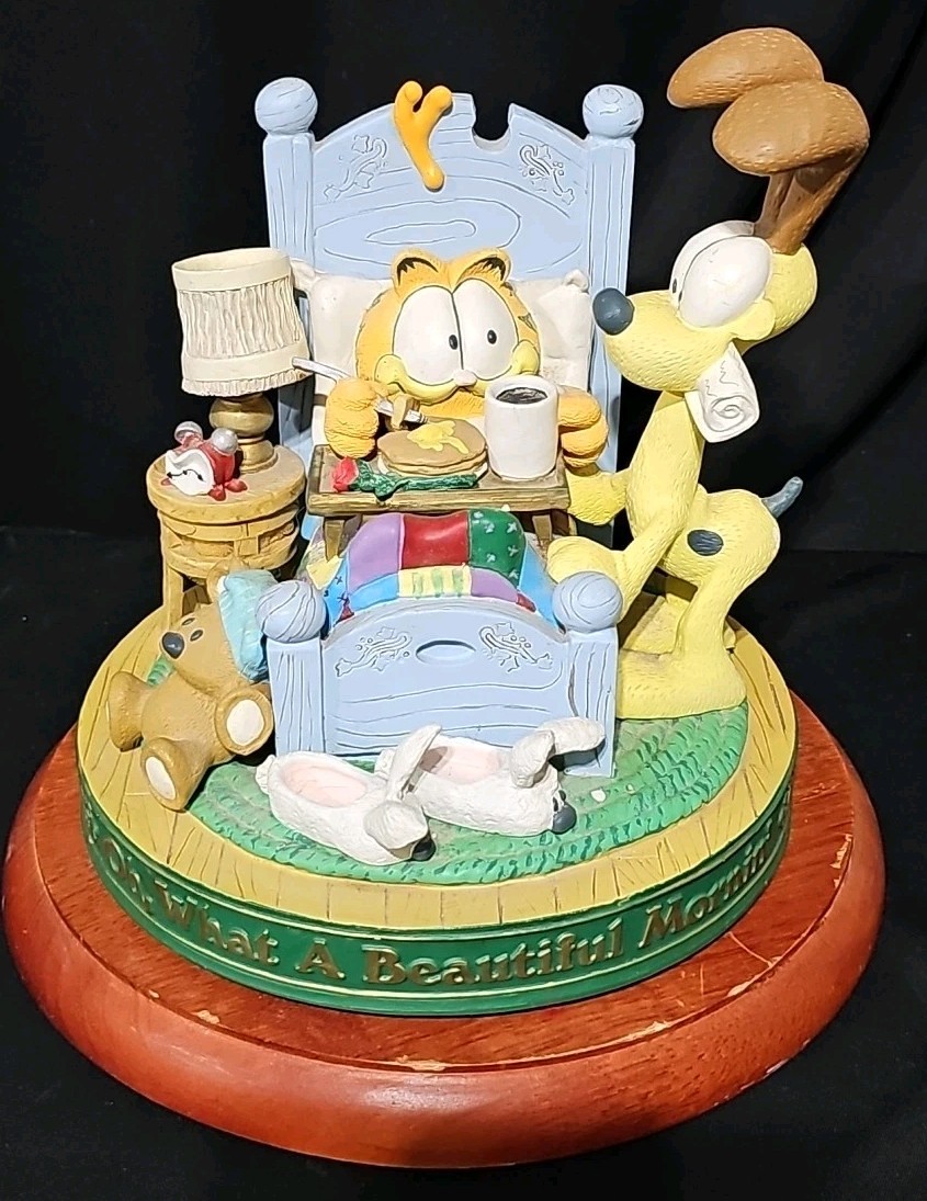 Garfield Jim Davis Danbury Mint Music Box Figurine Oh What A Beautiful Mornin’