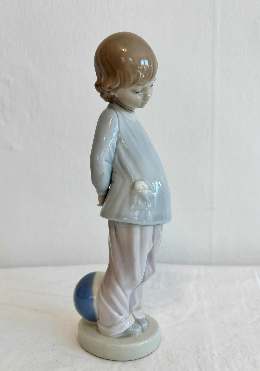 LLADRO #4899 “Punishment” Girl with Ball 8.25″ *Repaired