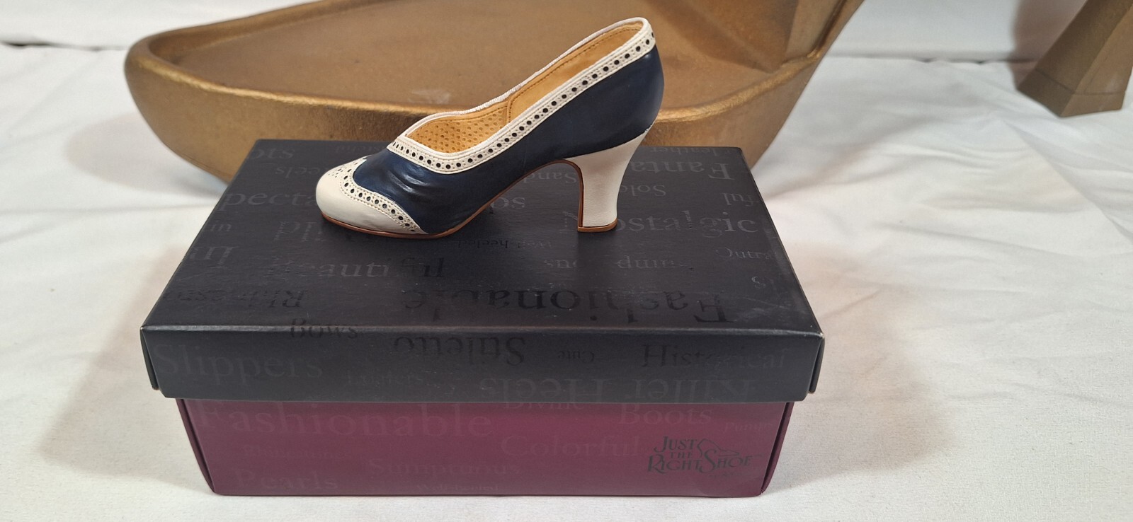 VTG Just The Right Shoe Spectate This 25112 Raine 2000 Release Willitts Design