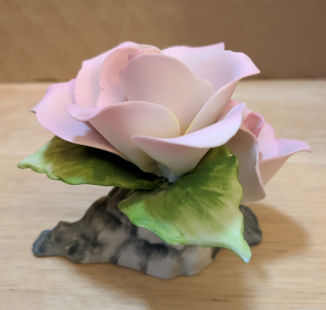 Goldin Crown E&R 2 Roses on Stone Wall – Approx. 3 1/2″ Tall