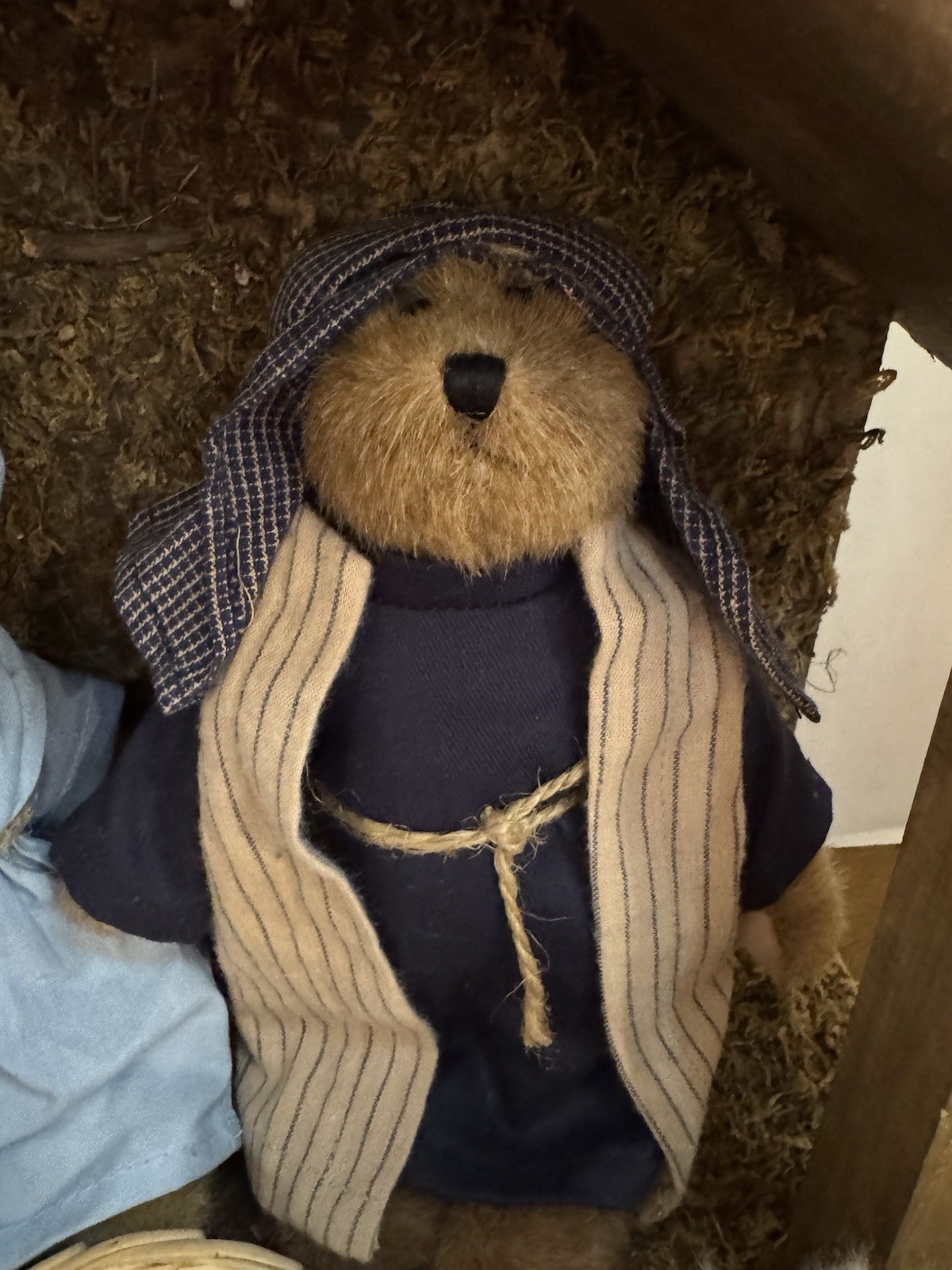 Boyds Bear Nativity Set Plush Figurines With Wood Stable Lot 7 Pieces