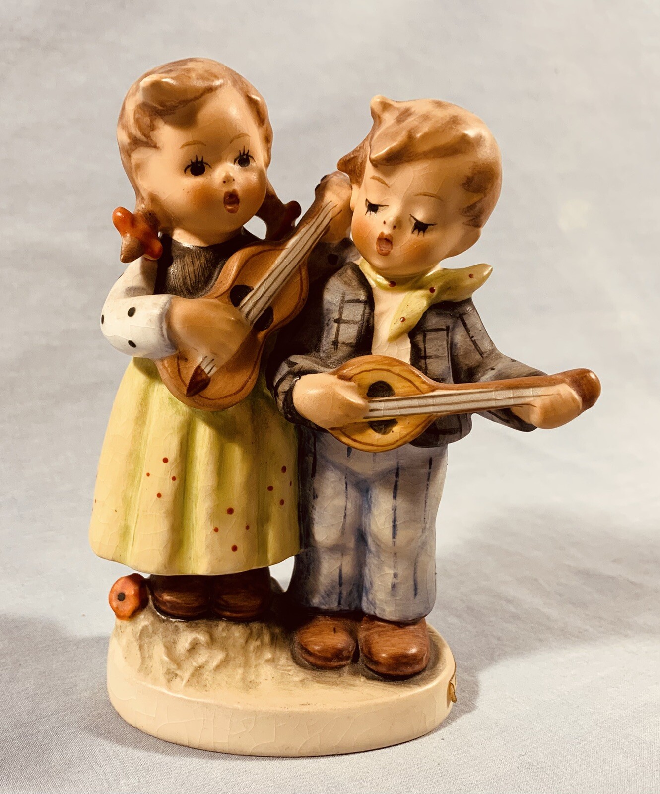 HUMMEL 150 2/0 HAPPY DAYS, Boy/Girl Playing Banjo/Guitar, W. Germany ’60-’72