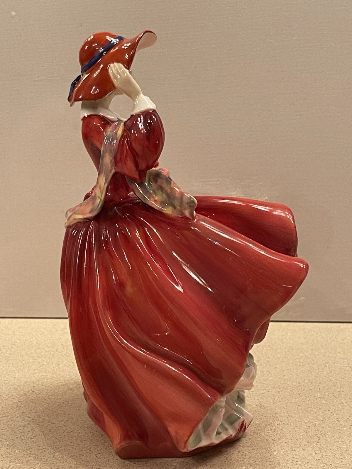 Vintage Royal Doulton Top O’ The Hill HN1834 Hand Painted Porcelain Figurine Red