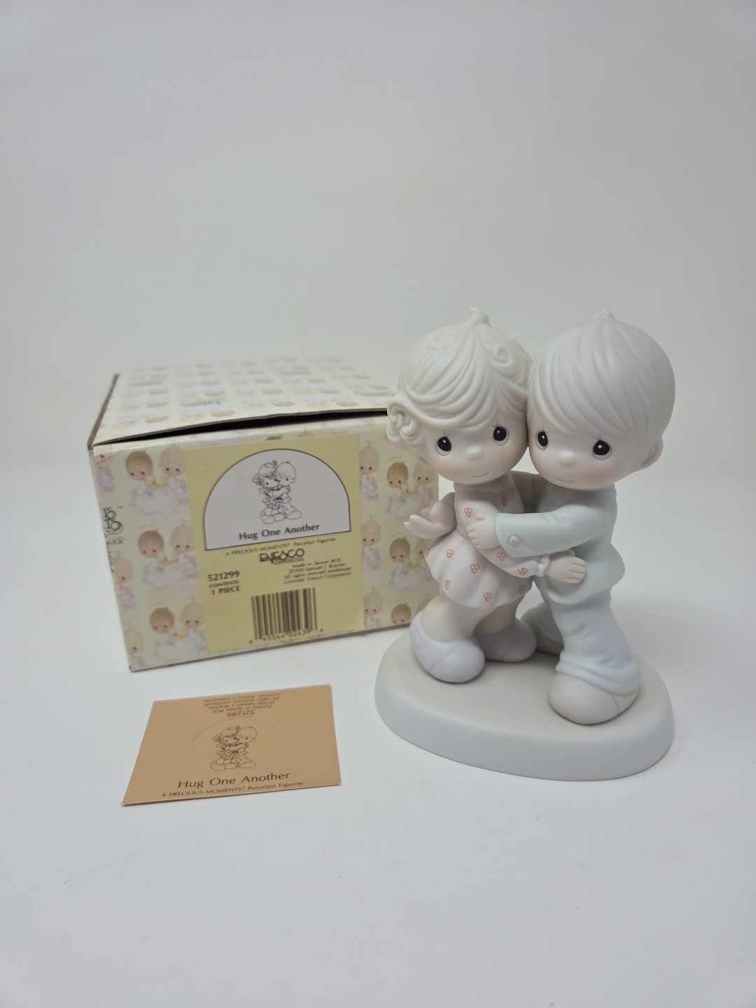 1990 PRECIOUS MOMENTS “Hug One Another”Boy & Girl 521299 ENESCO curio kept