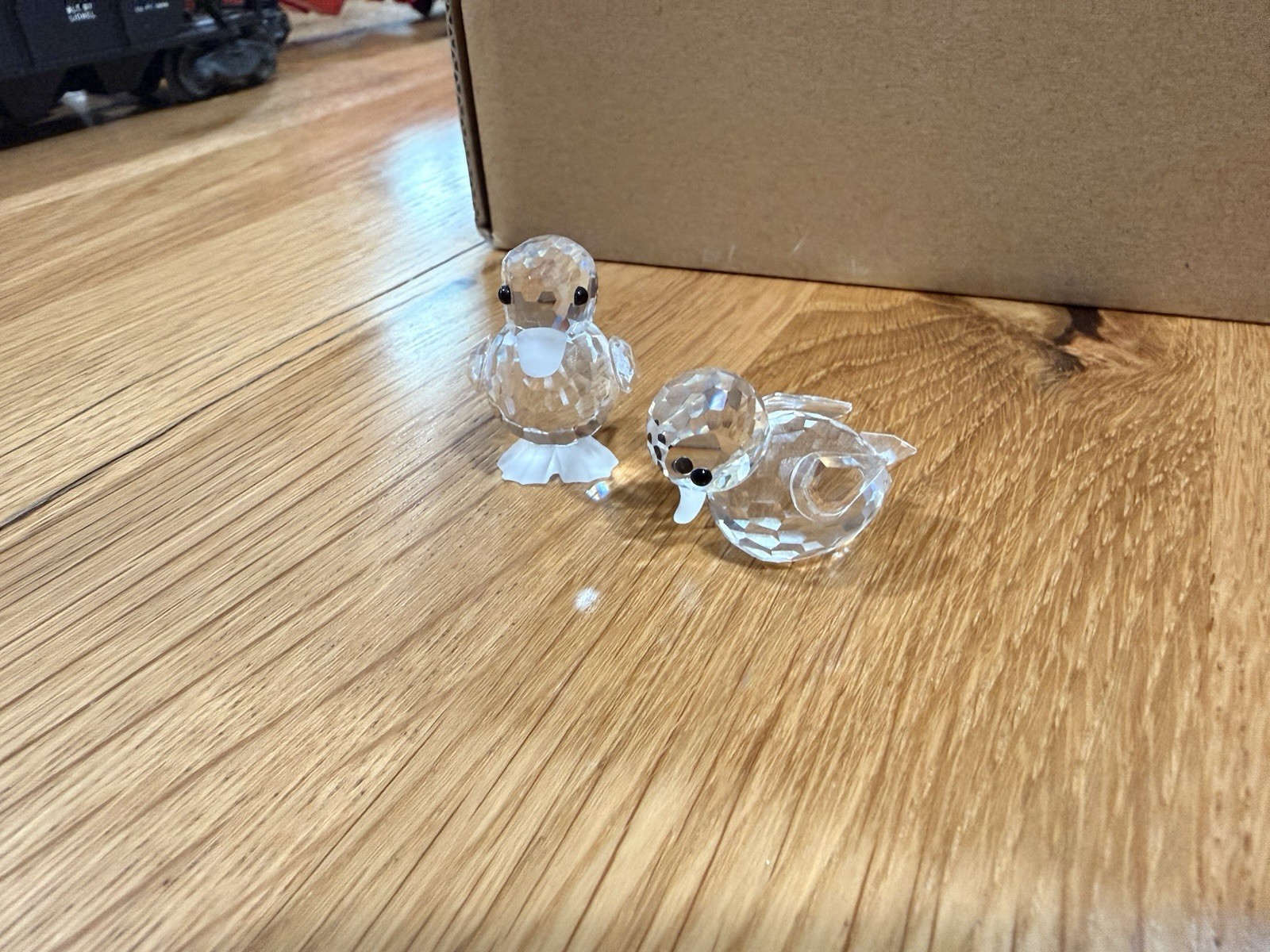pair of small crystal chicks – figurines – Swarovski old signature -pic of etch