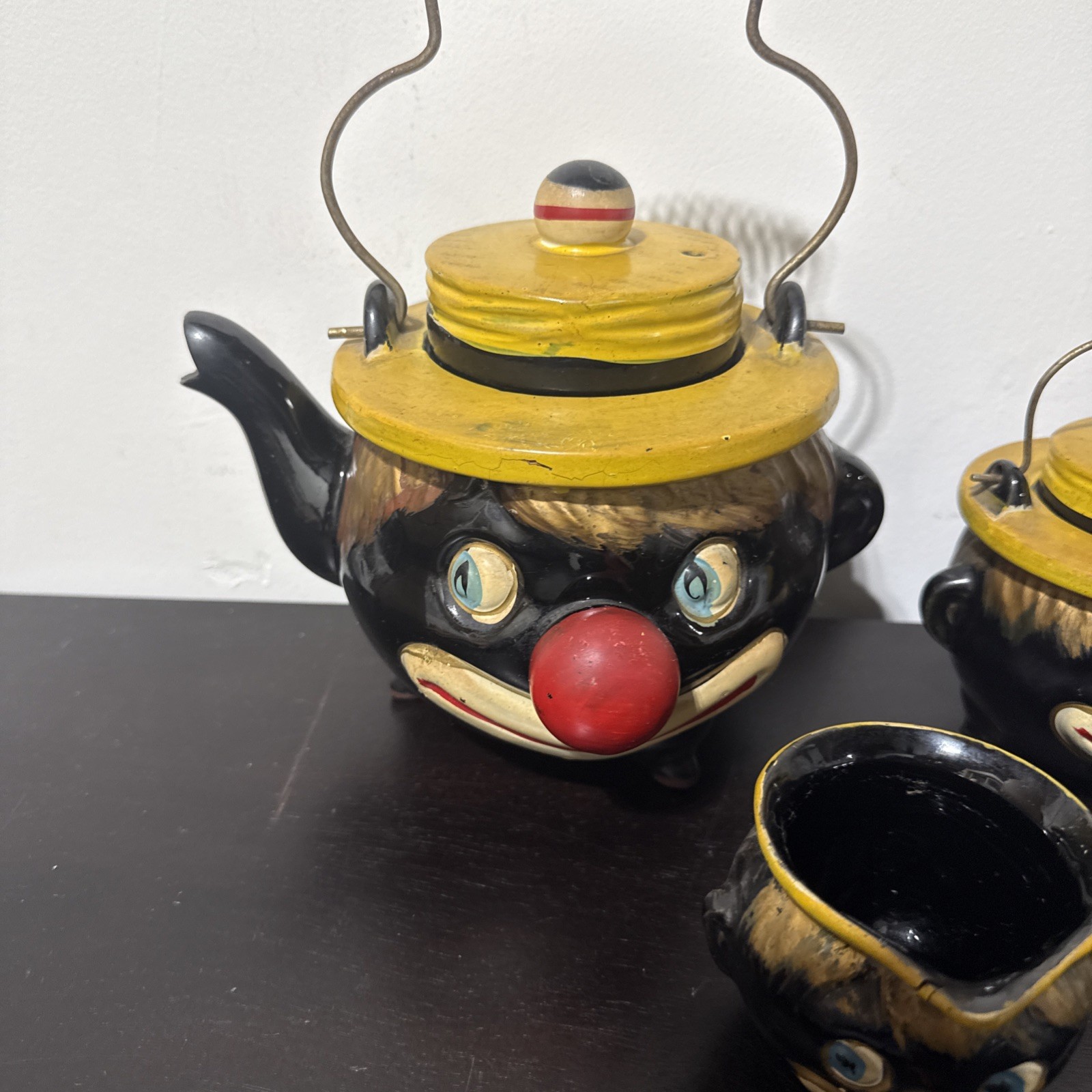 1950’s 9pc Thames Red Ware Hand Painted Clown Face Good Condition