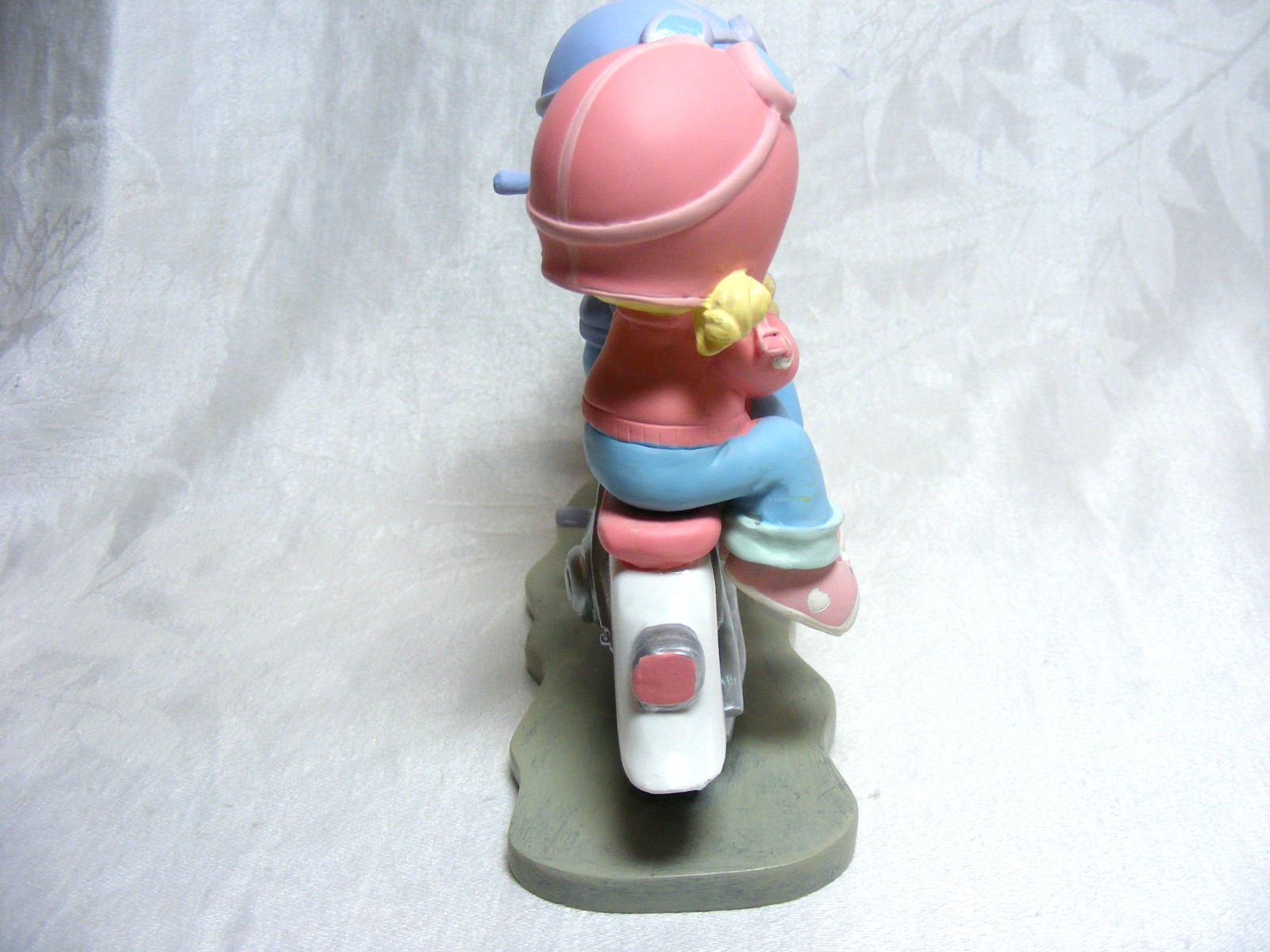 2005 Precious Moments Figurine No. 1974 Holding On Tight To Your Love N-2