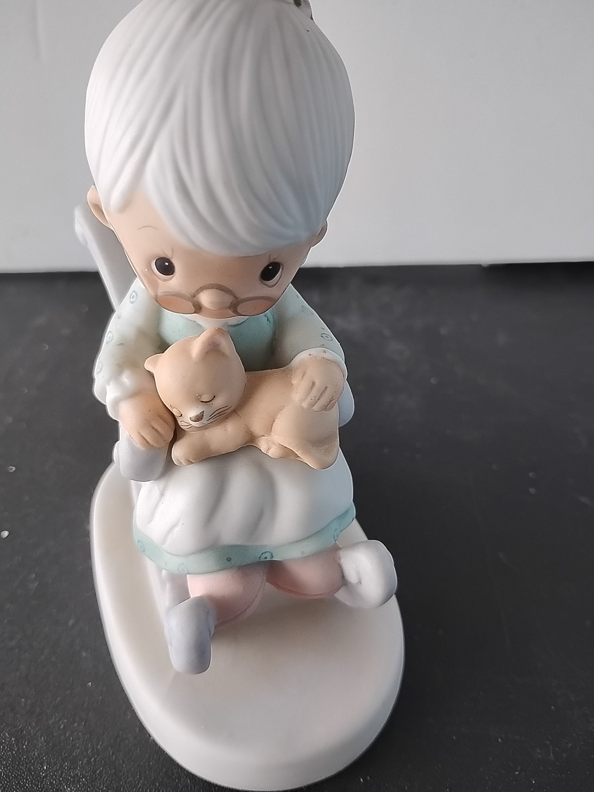 Precious Moments The Purr-Fect Grandma w/Lap Cat Figurine 5″ Tall 1979 E-3109