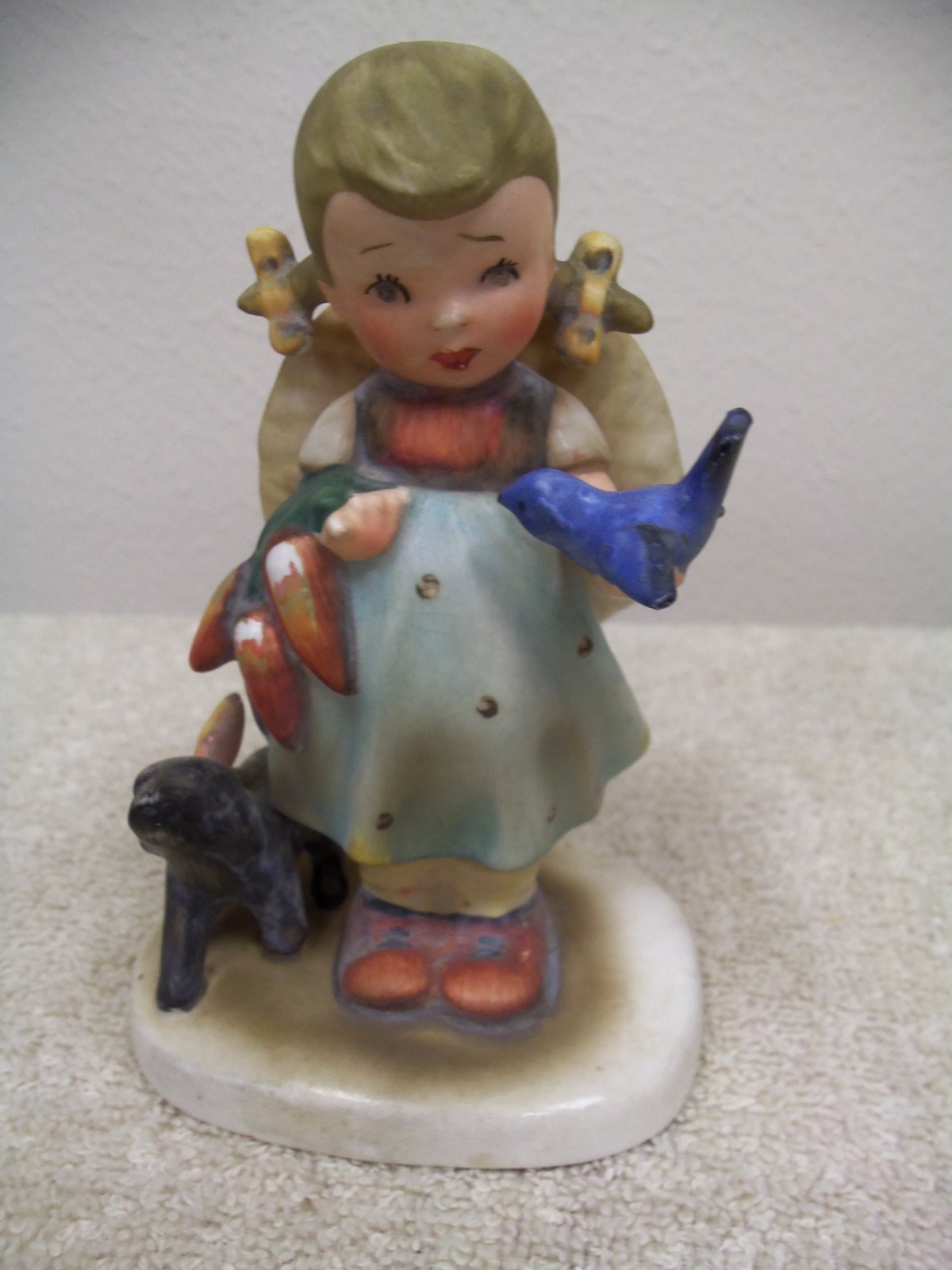ERICH STAUFFER ARNART FIGURINE 7961 OF A YOUNG GIRL W/ A DOG HOLDING A BLUEBIRD