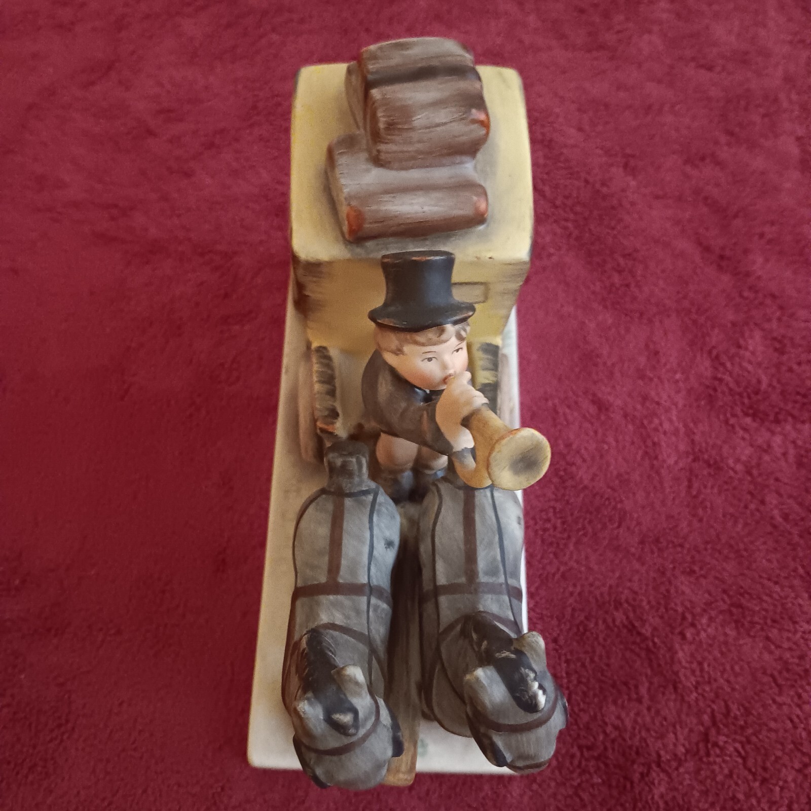 The Mail Is Here 226 Stagecoach Figurine Goebel FULL BEE TMK-2 1950-1959