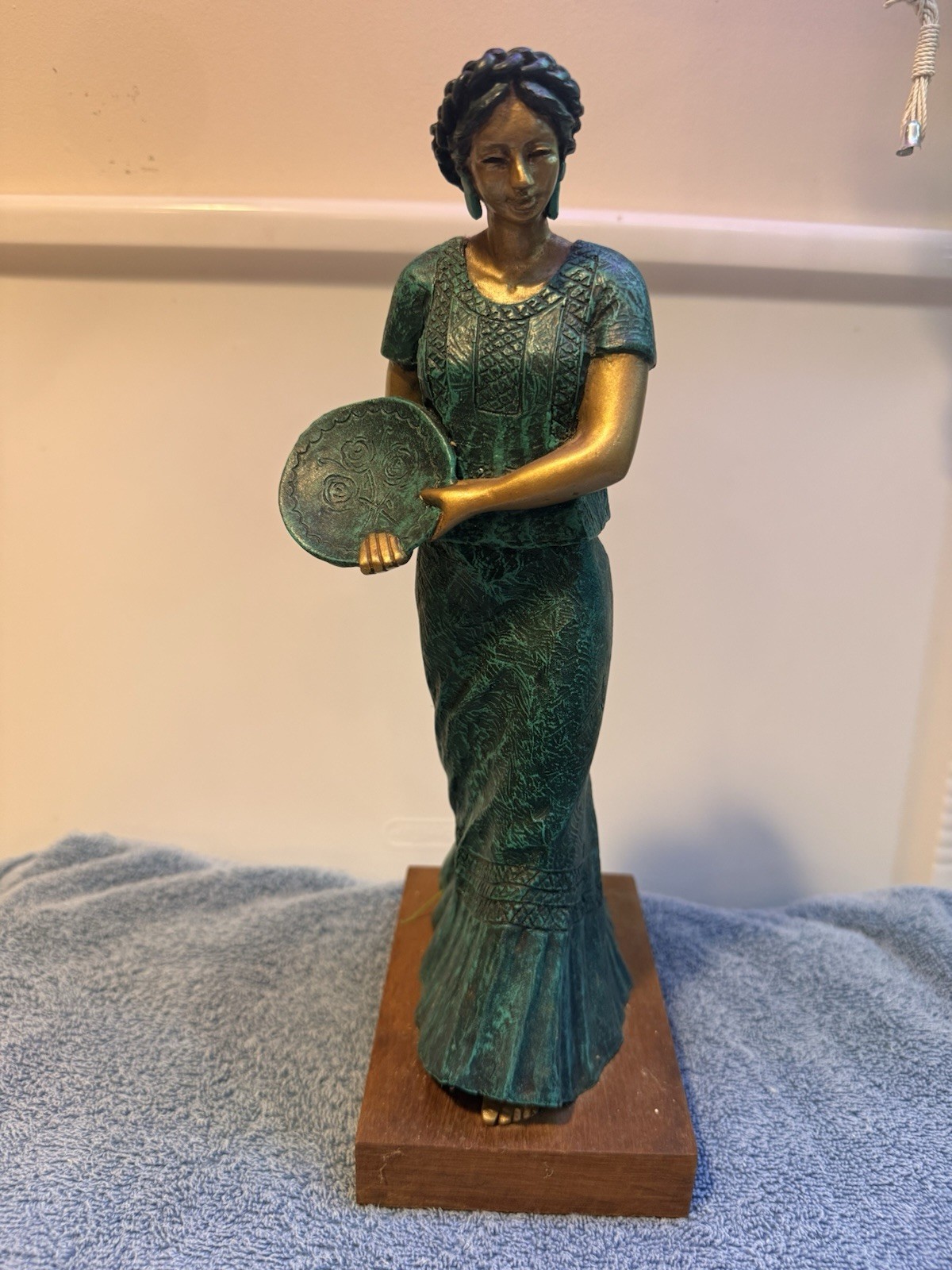 Hecho en Mexico Painted Figurine Mexican Woman Green Gold