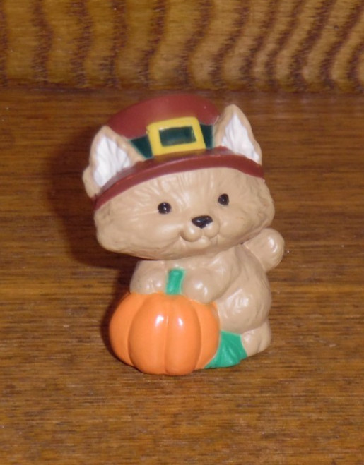 Hallmark 1993 Merry Miniatures Thanksgiving Bobcat Pilgrim Figurine – 1.5″