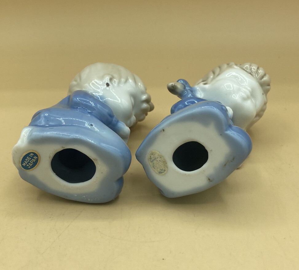 Vintage Pair of Kneeling Children Praying Blue Outfits Ceramic Japan