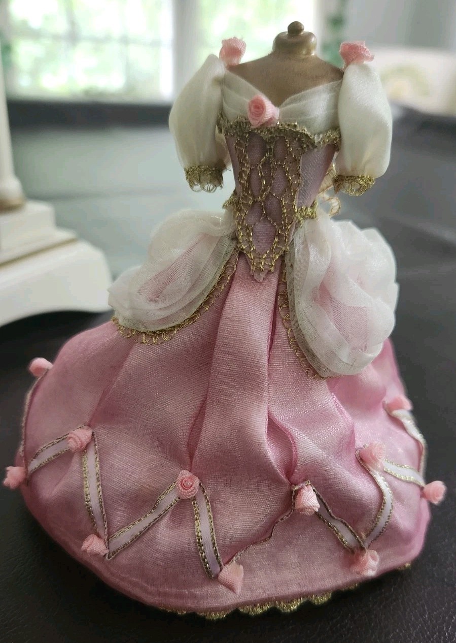VERY RARE 1997 Franklin Mint Disney Showcase Cinderella “Suite of Dreams”