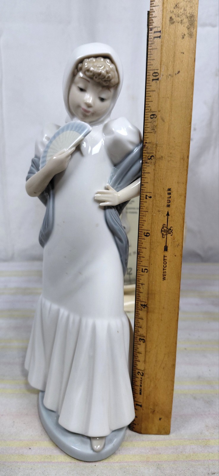 Vintage NAO by Lladro Madrid Girl with Fan Figurine Spain Porcelain Daisa 1980