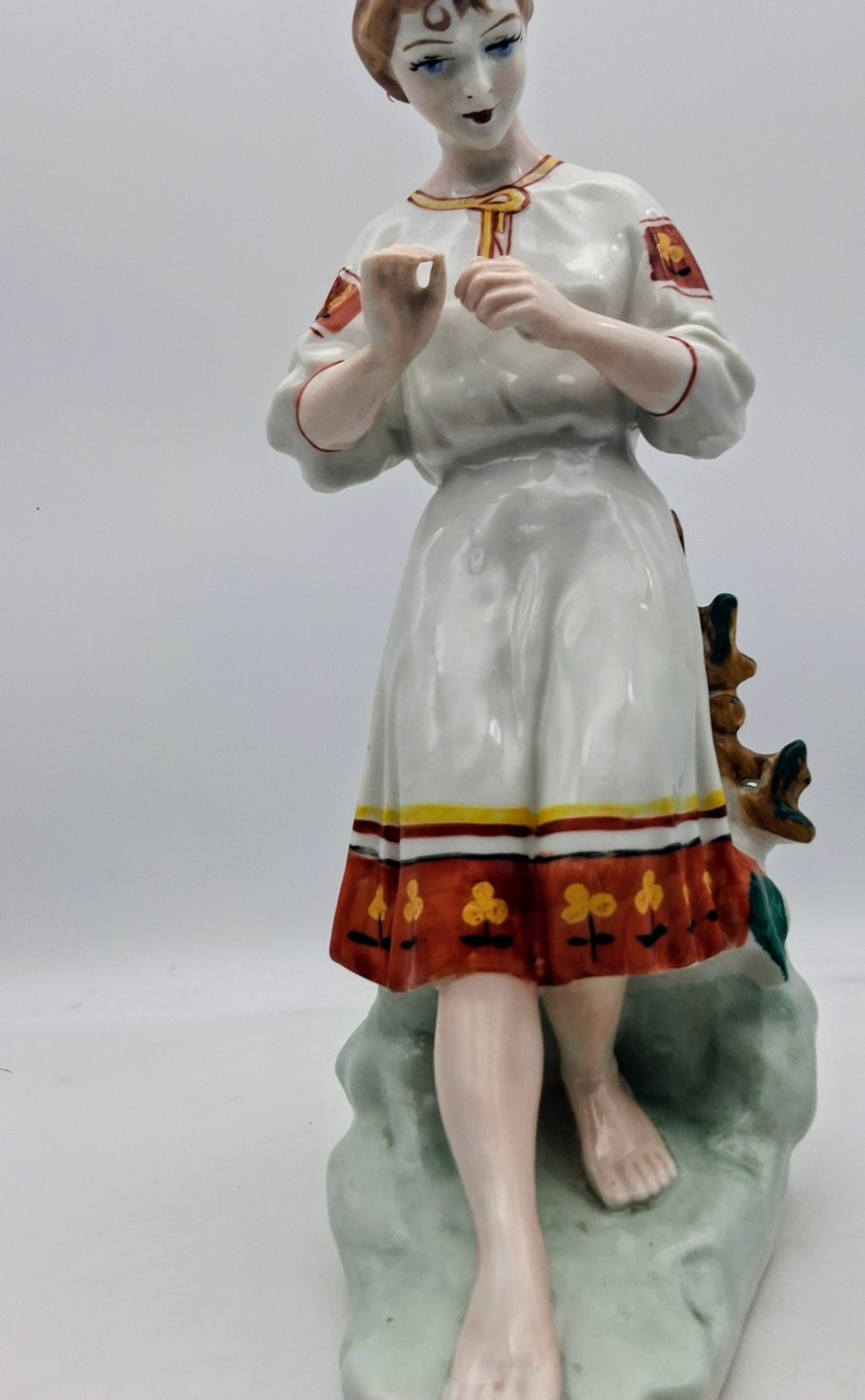 Vintage Soviet Ukrain Pottery Porcelain Figure Ukrainian Girl 3XK