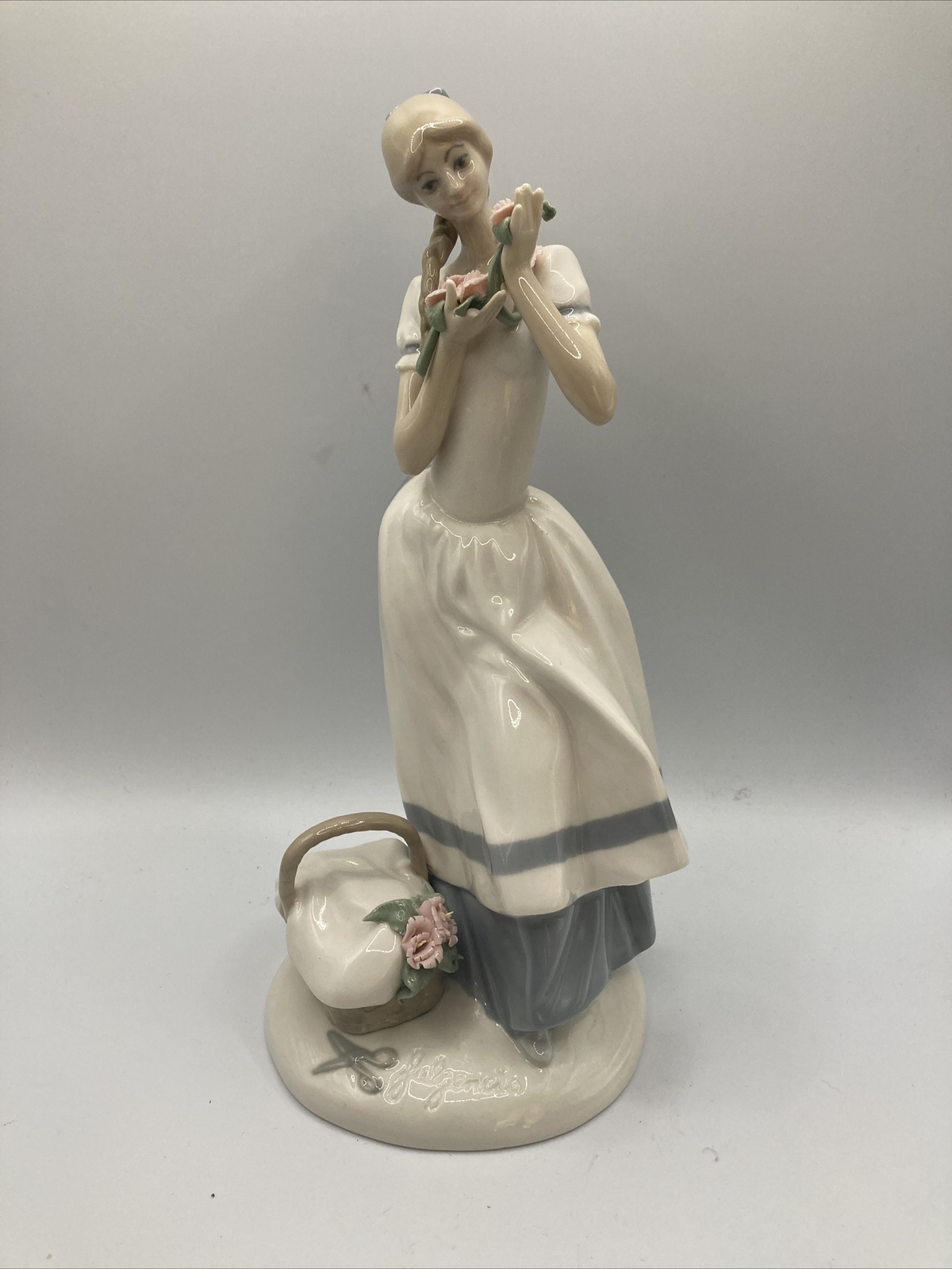 Franklin Mint CECILIA THE CARNATION MAIDEN Lladro Artist Fulgencio Garcia Spain