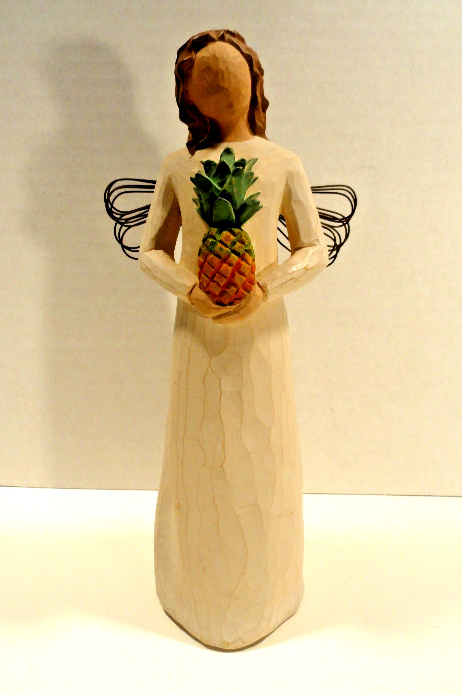 Willow Tree Welcoming Angel with Pineapple Demdaco Susan Lordi 2002