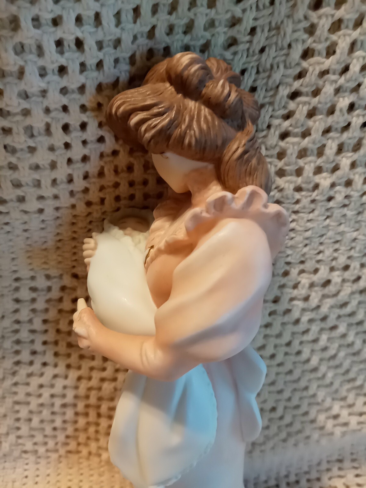 EHW Enterprises,Inc. Mother &New Born Musical Fig.By San Francisco Music Box Co.