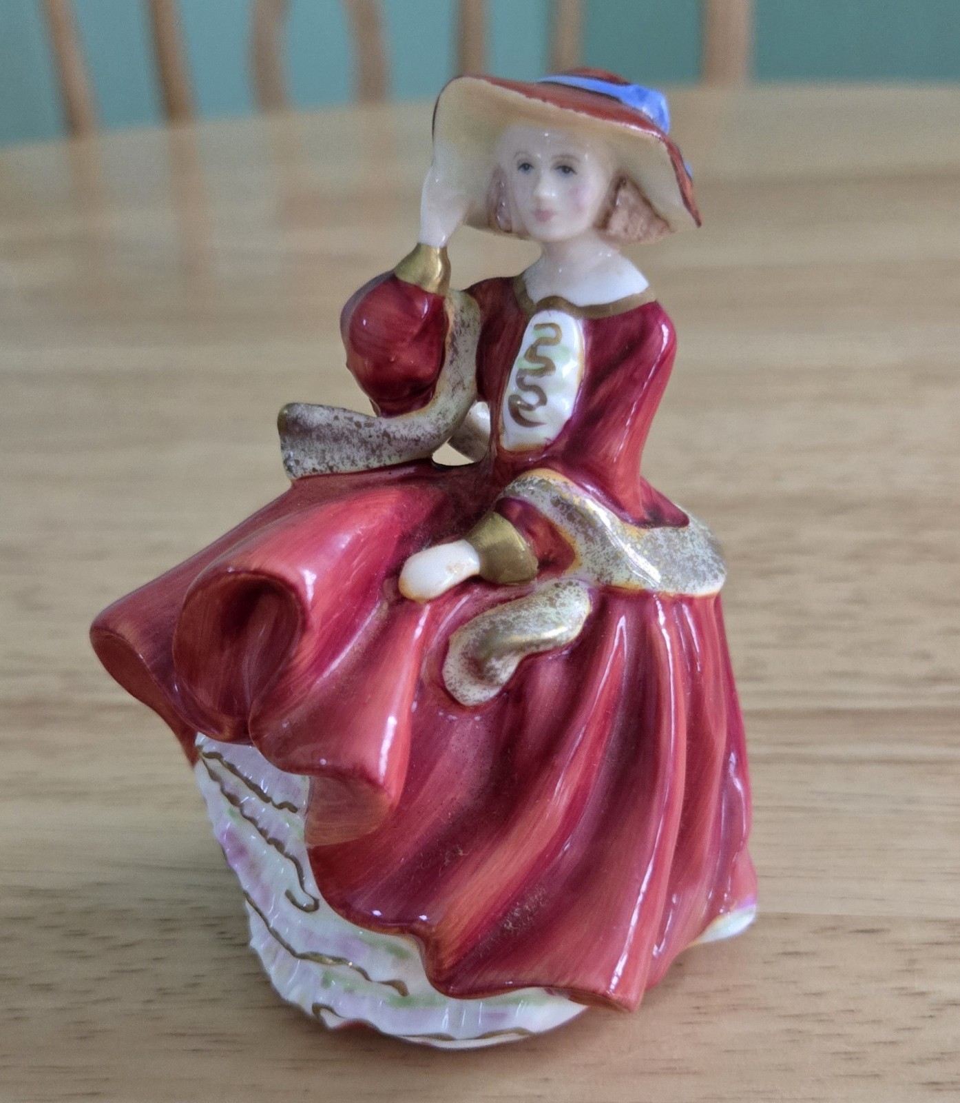 Royal Doulton Top O’ the Hill 4″ Figurine 1937 HN 3734 Mint