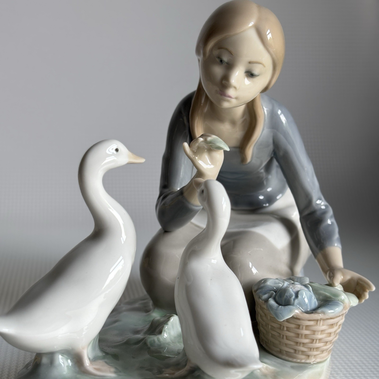Lladro Spain #4849 Food For Ducks Retired Porcelain Figurine Spain Cabbage