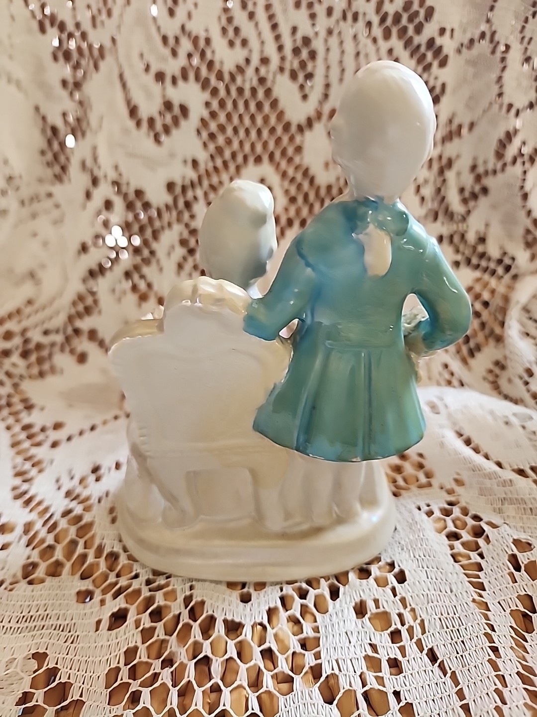 Vintage Victorian Styled Couple Porcelain Lusterware Iridescent Figurine China