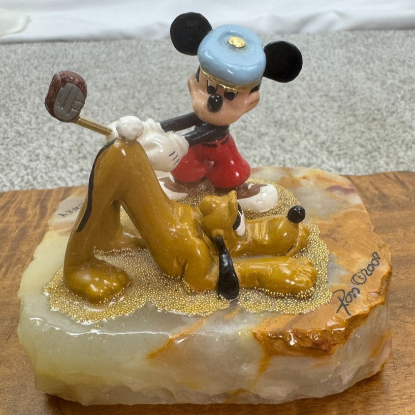 Ron Lee’s Disney Mickey Mouse & Pluto Golf Sculpture 219/1000 Canine Caddy 2000