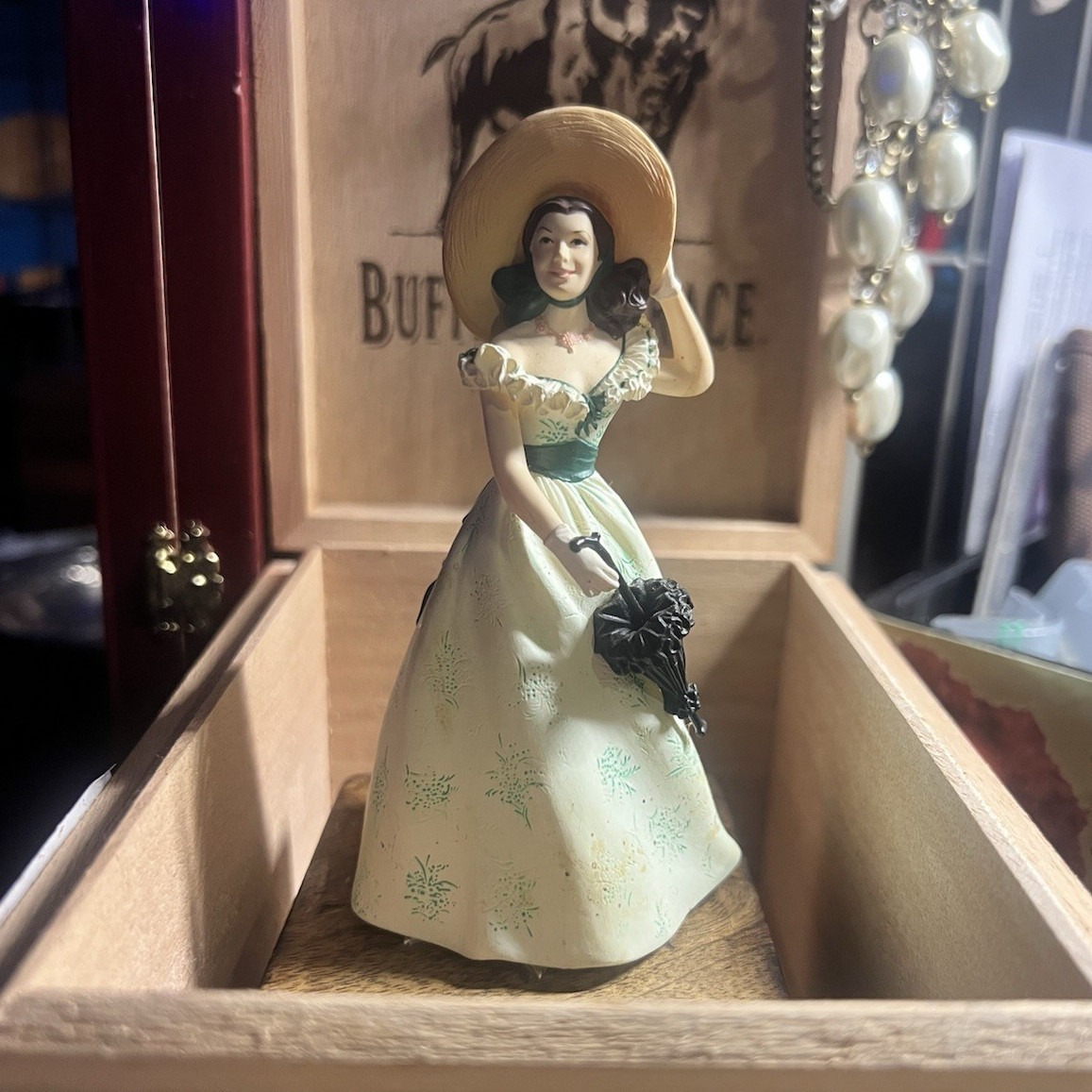 Hallmark 1998 Gone with the Wind Scarlett O’Hara Resin Figurine 6″ Unboxed