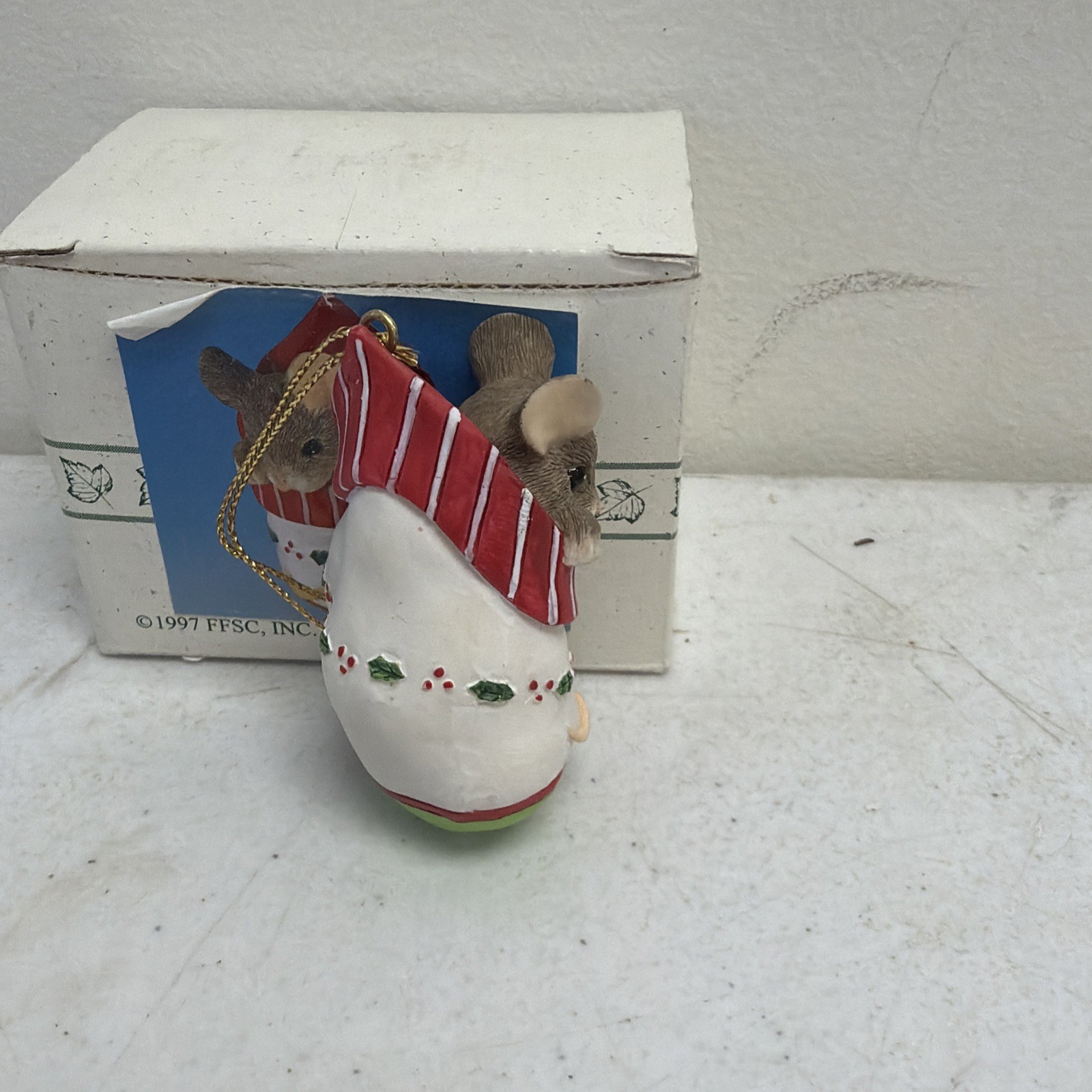 Charming Tails: MacKenzie Mouse In Mitten Christmas Ornament – 86/704