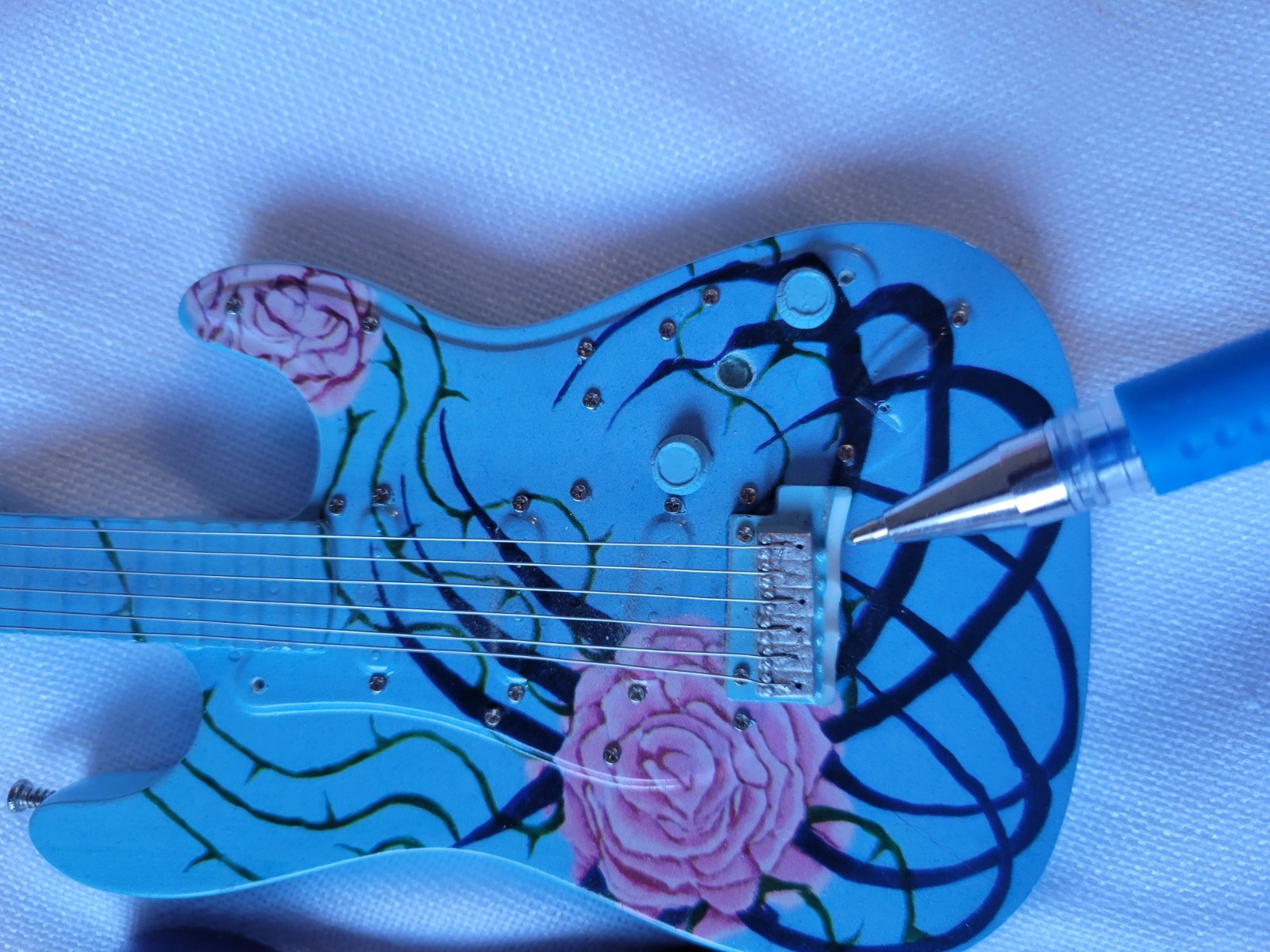 Vtg Guitarmania Collectors Edition Mini Fender Guitar. A Rose By Any Other Name