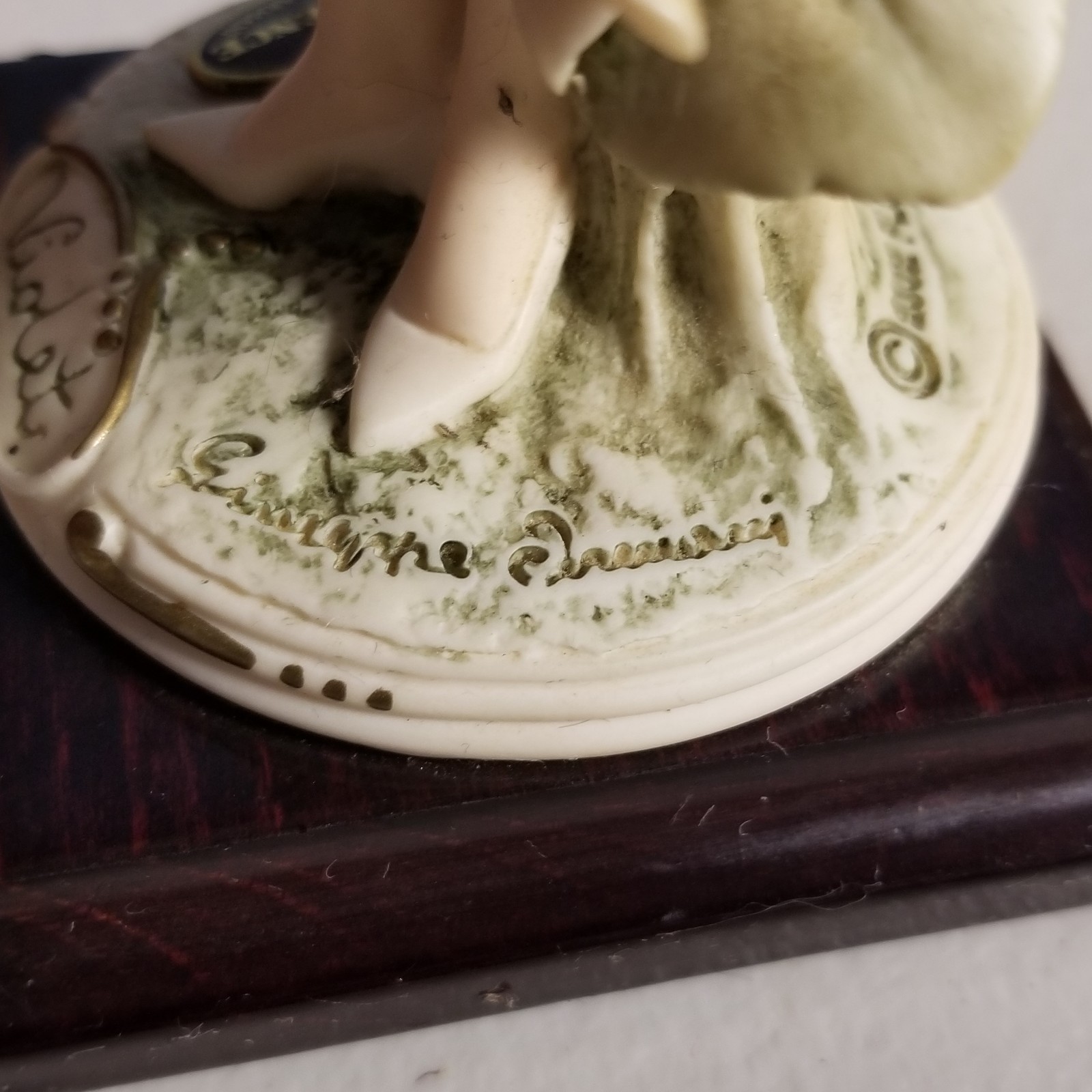 Vintage Giuseppe Armani “Violet” 1737F My Fair Lady Woman Holding Flowers Figure