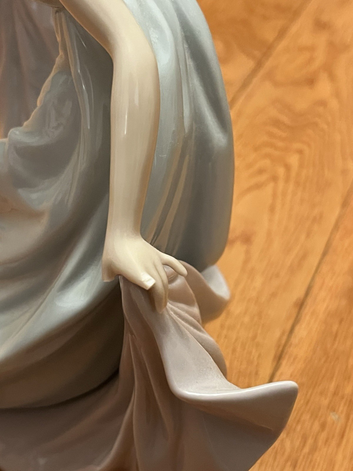 Beautiful! LIadro May Dance 9″ tall 5662 REDUCED BC Finger Damaged See Pics