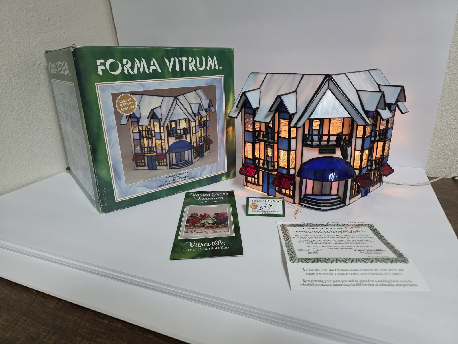 RARE FORMA VITRUM Thompson’s Drug Store Collectible Stained Glass Lights Up #470