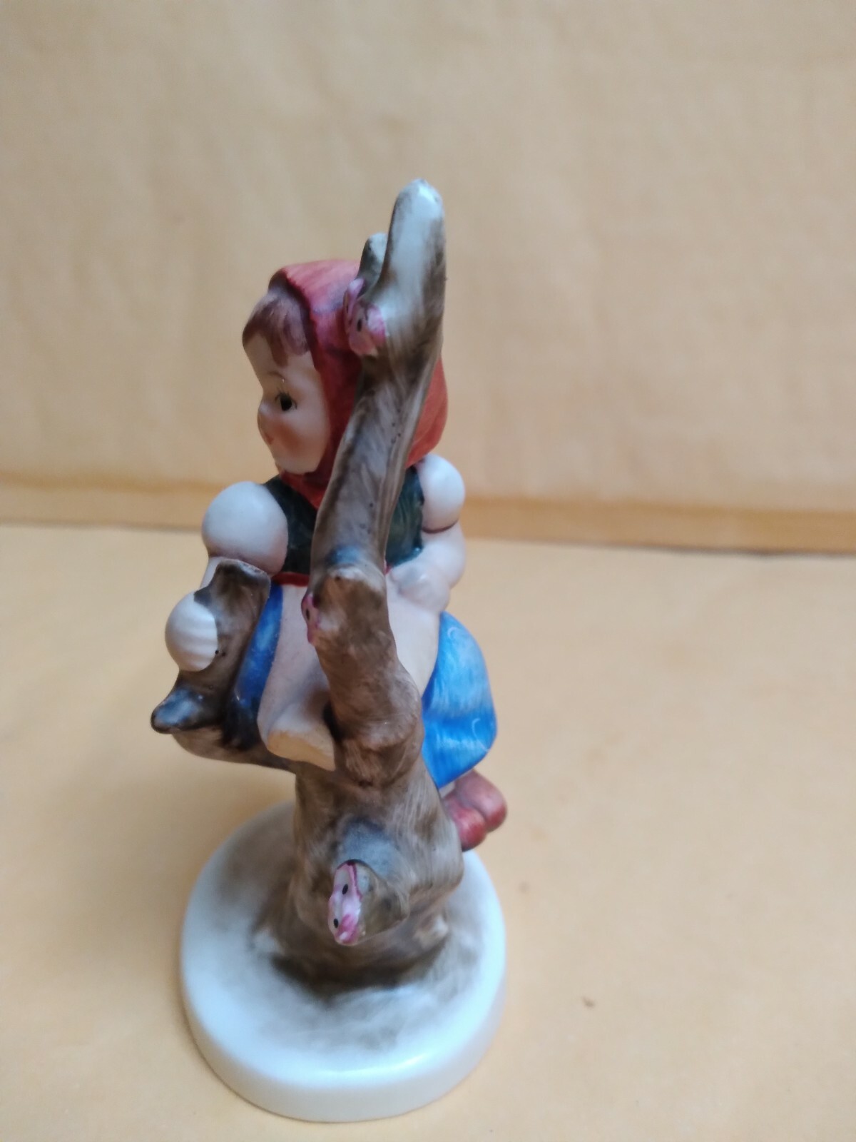 APPLE TREE GIRL HUMMEL GOEBEL 4″ (10 cm) TMK-5