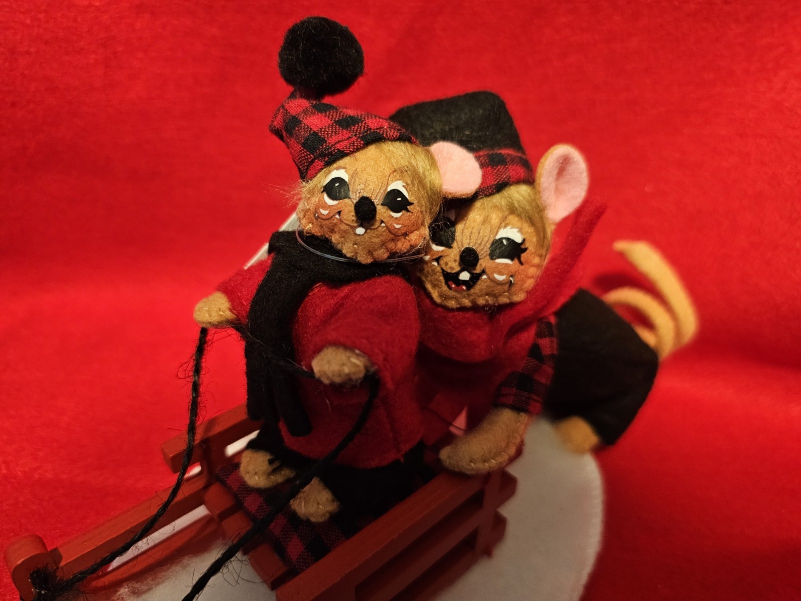 Anna Lee 5in Winter Woods Sledding Mice, 2021, 610021, Plaid girl and boy outfit