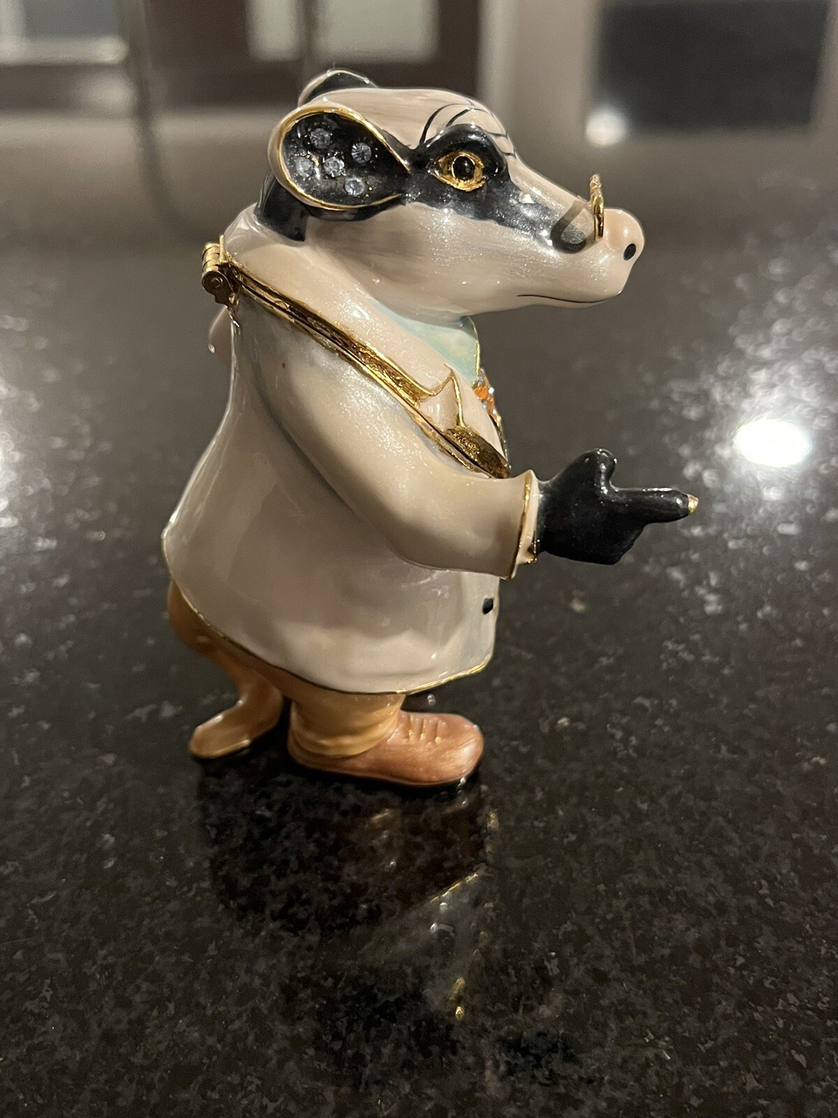 Wind In The Willows – 2005 Badger Trinket Box w/ Pin from Hidden Treasures IOB