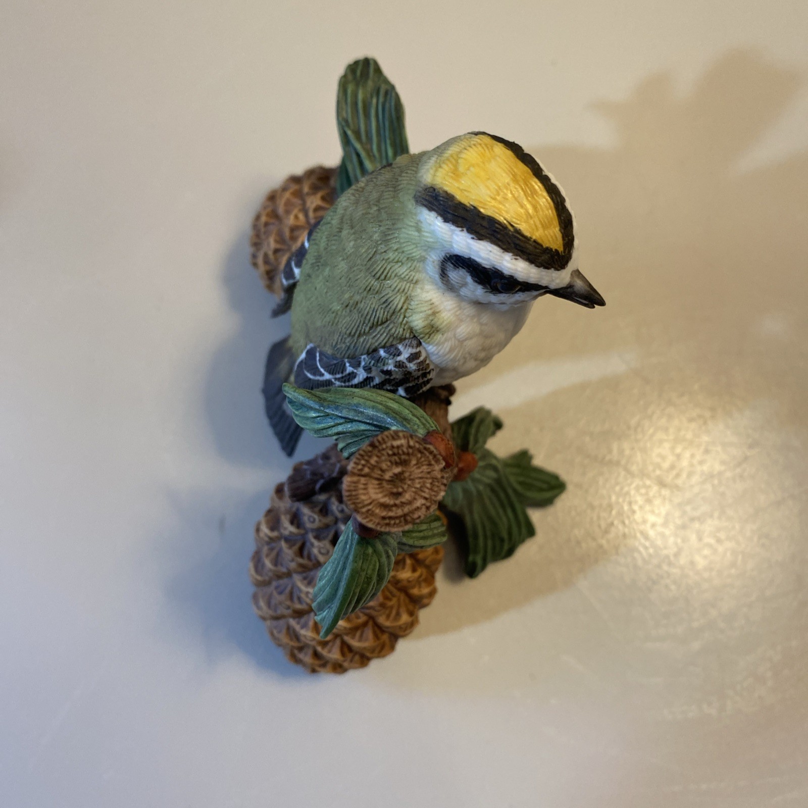 Lenox Garden Birds Figurines Female Kinglet 1995 Taiwan Pinecone Branch