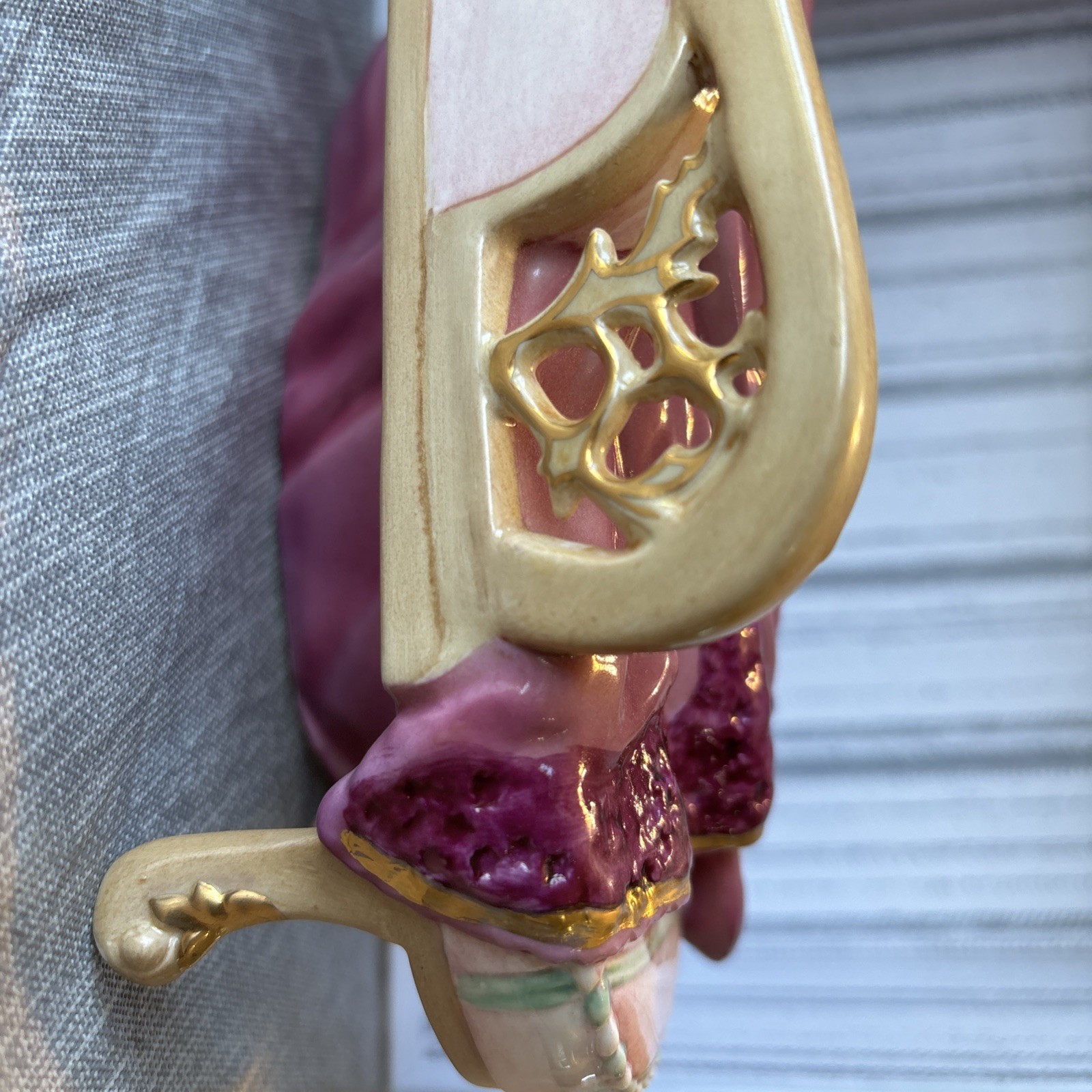 Franklin Mint Sleeping Beauty 10″ Fine Porcelain Figurine by Gerda Neubacher