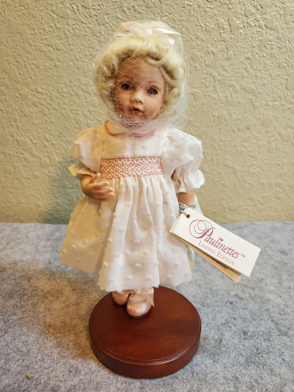 RARE Paulinettes Limited Edition SISSY 8″ All Porcelain Collector Doll w Stand