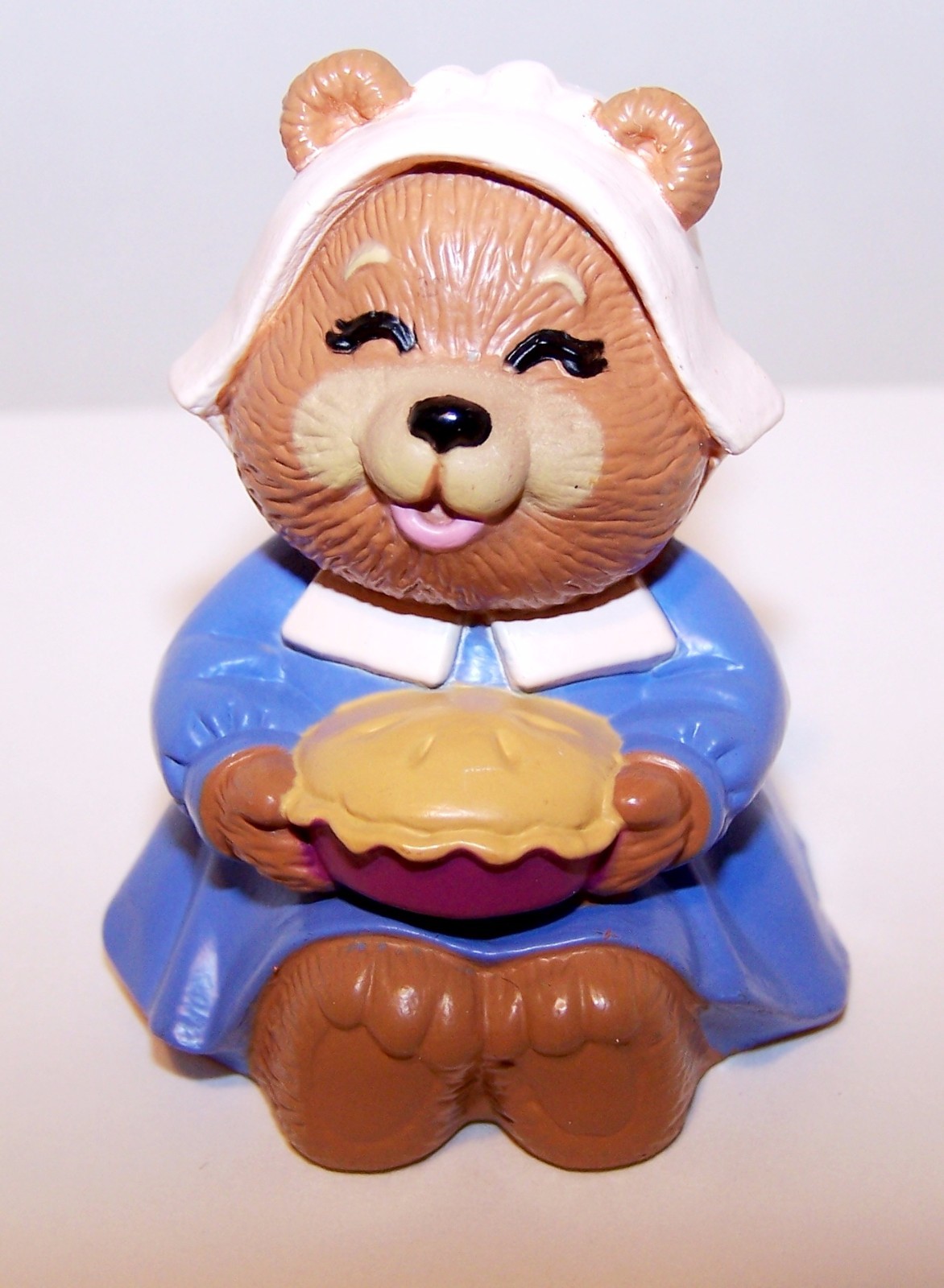 1989 Hallmark Thanksgiving Momma Bear with Pie NEW Merry Miniature QFM1582